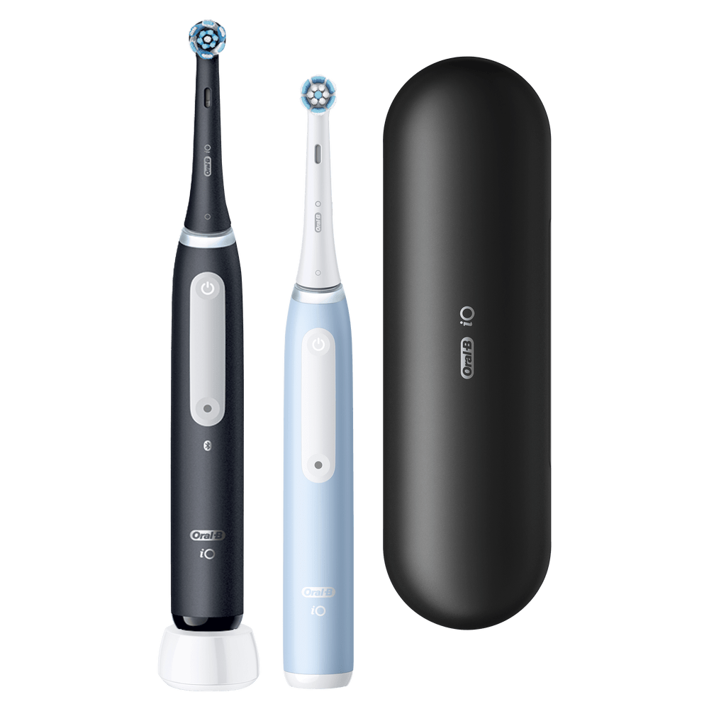 Dos cepillos de dientes eléctricos, uno negro y otro azul, con estuche de carga.