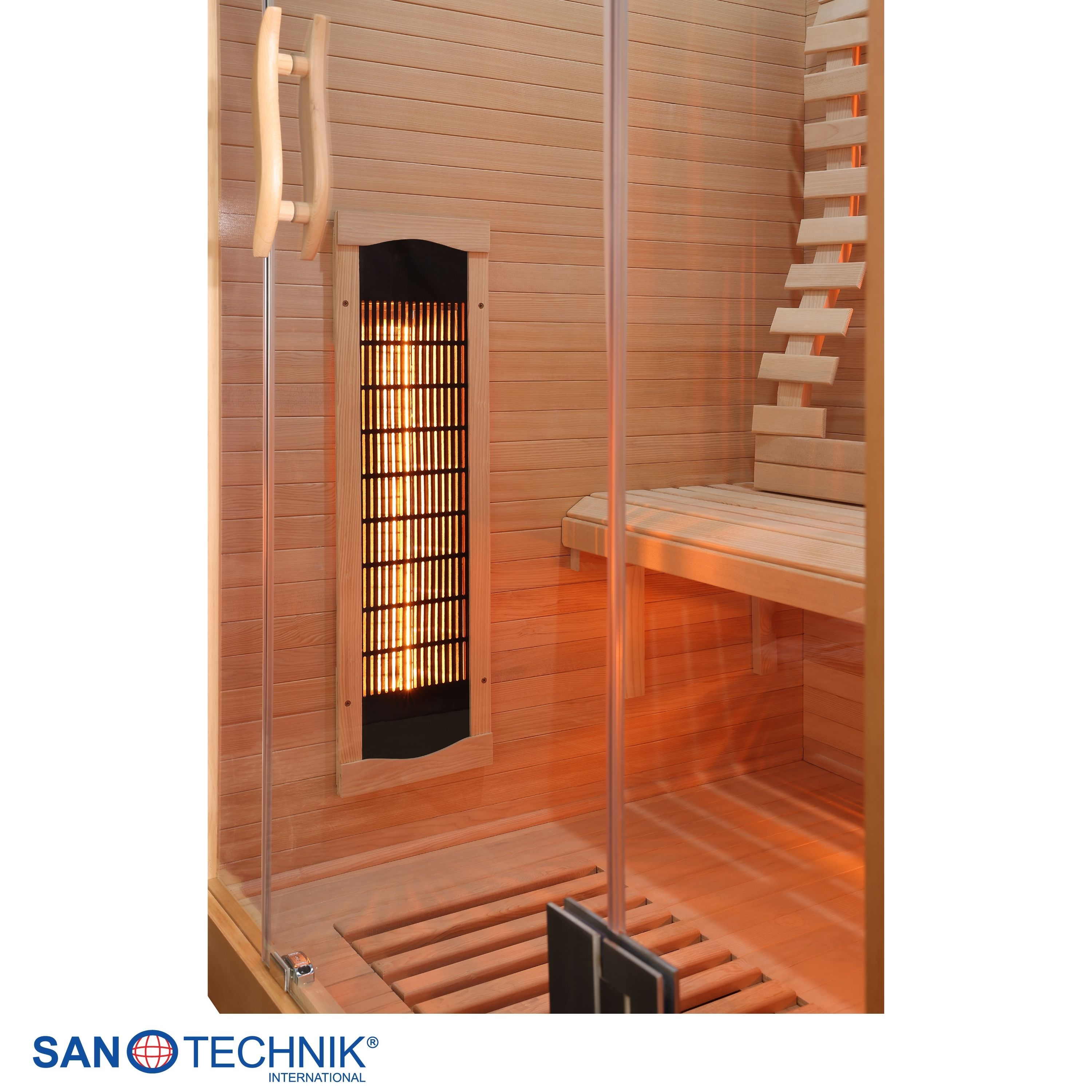 Innenansicht einer Sauna mit Holzwänden, Glasfront und beleuchtetem Infrarotstrahler.