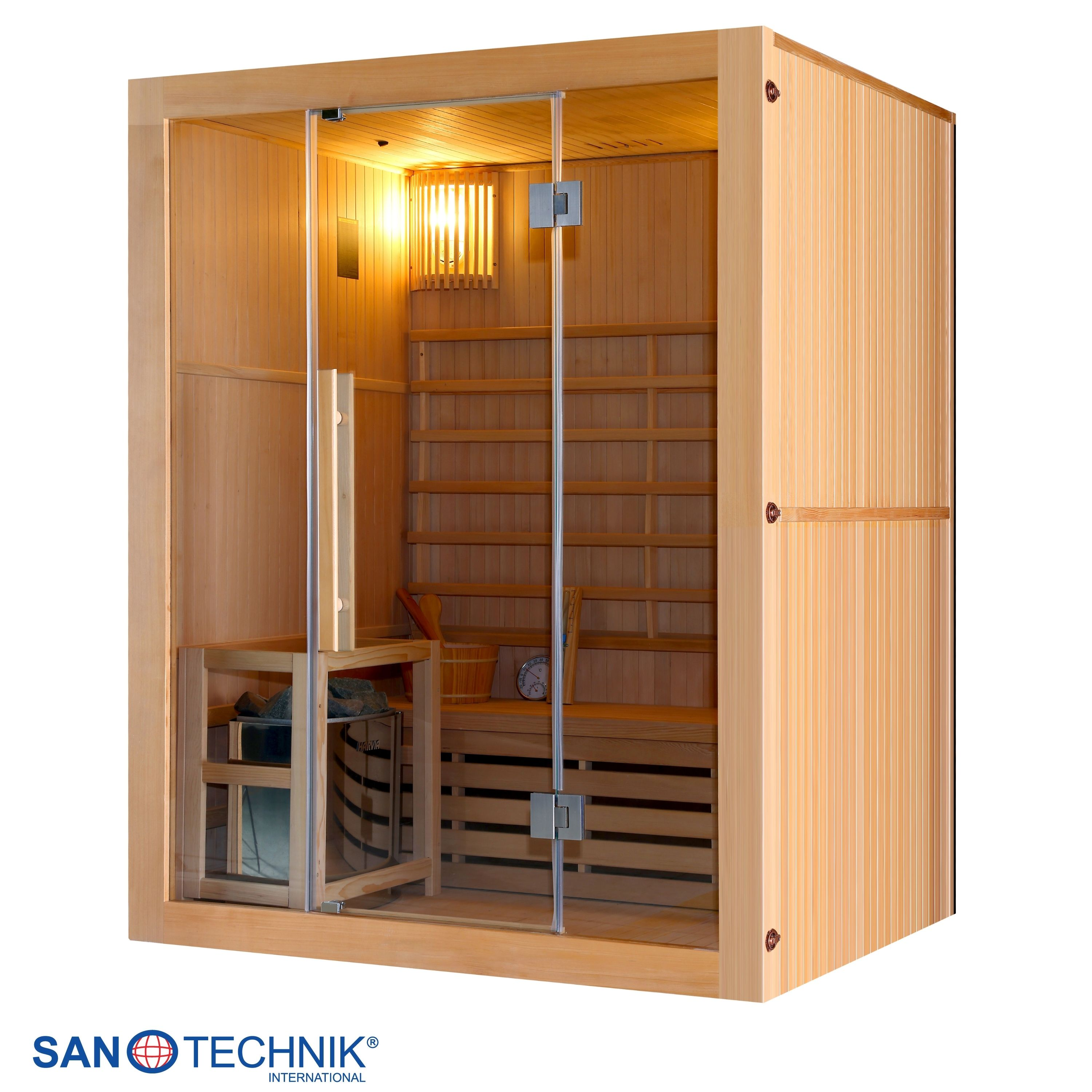 Eine Holzsauna mit Glastüren, Bänken, Heizung und Thermometer. Innen beleuchtet.
