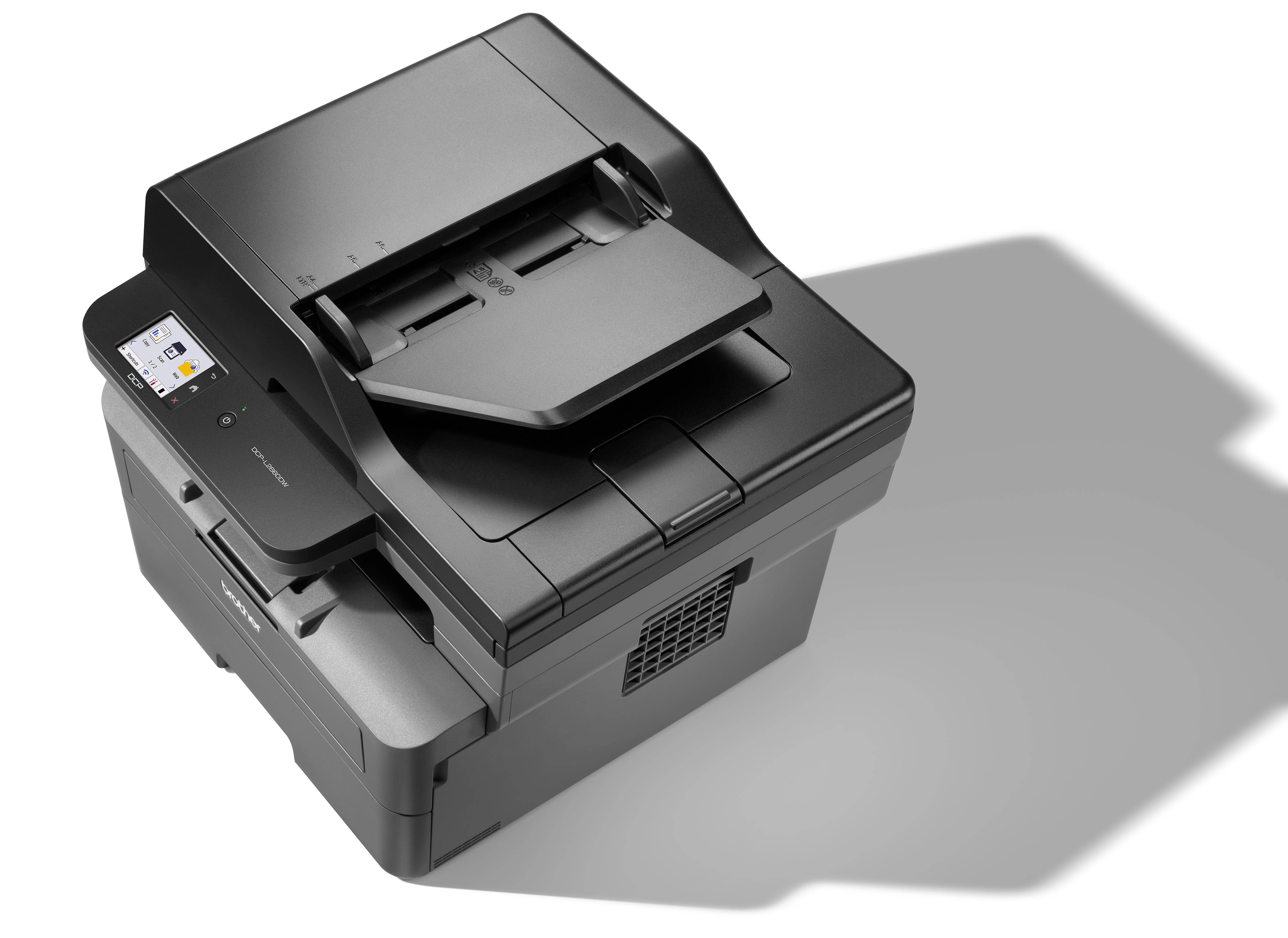 Schwarzer Brother Drucker mit Touchscreen und offenem Dokumenteneinzug.