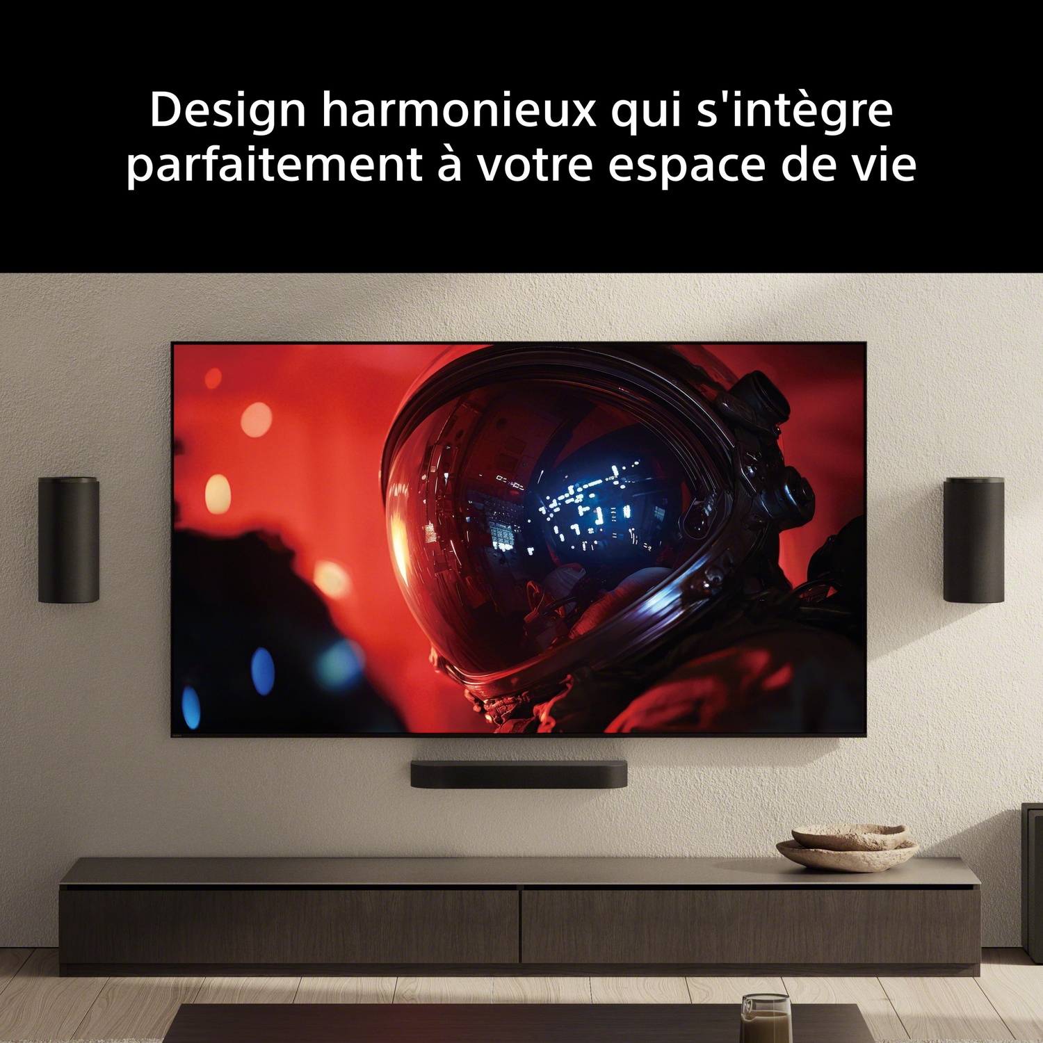 Astronautenhelm met rode lichten op een tv-scherm.