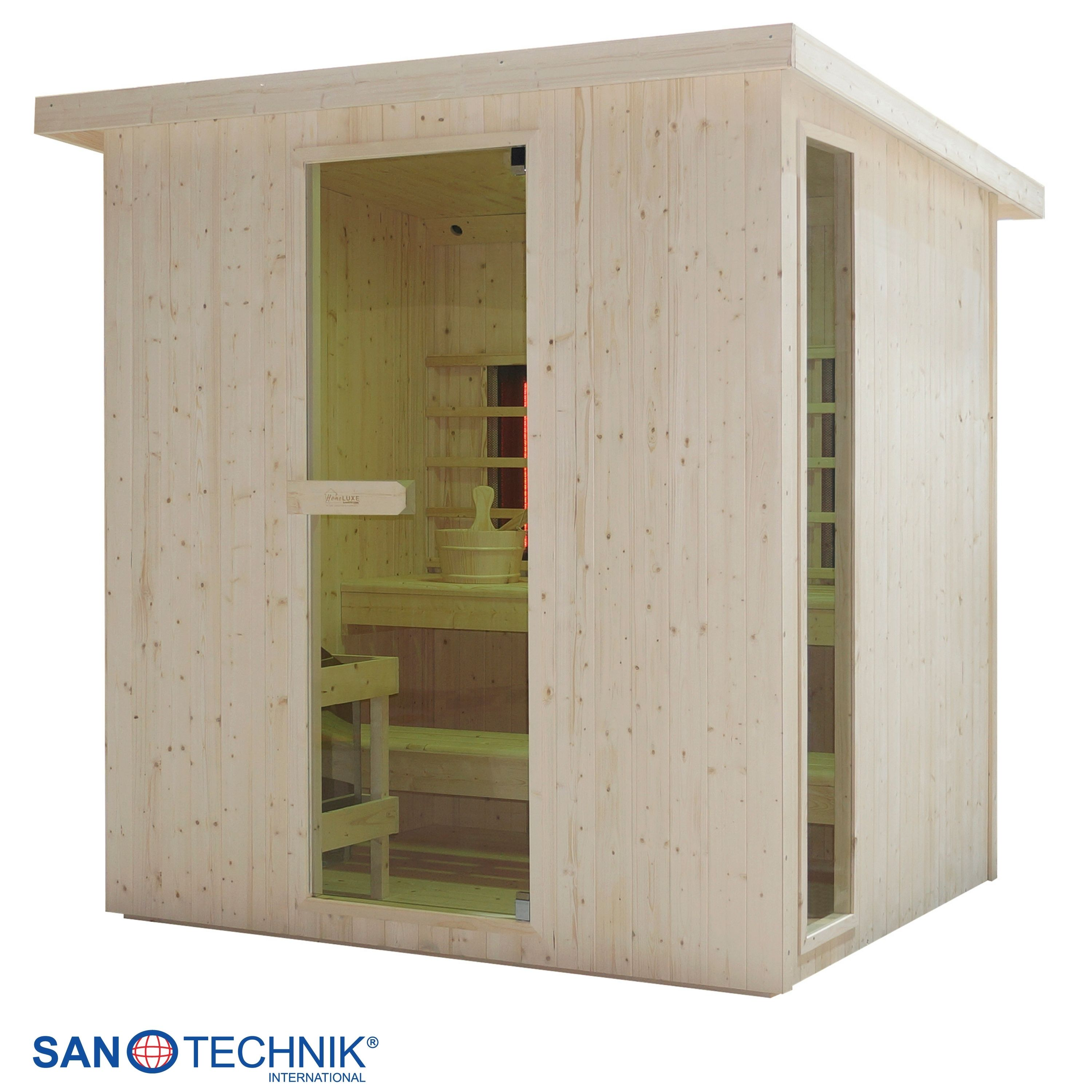 Eine Holzhütte mit Glastür und Fenster, innen sind Bänke und Heizstrahler.