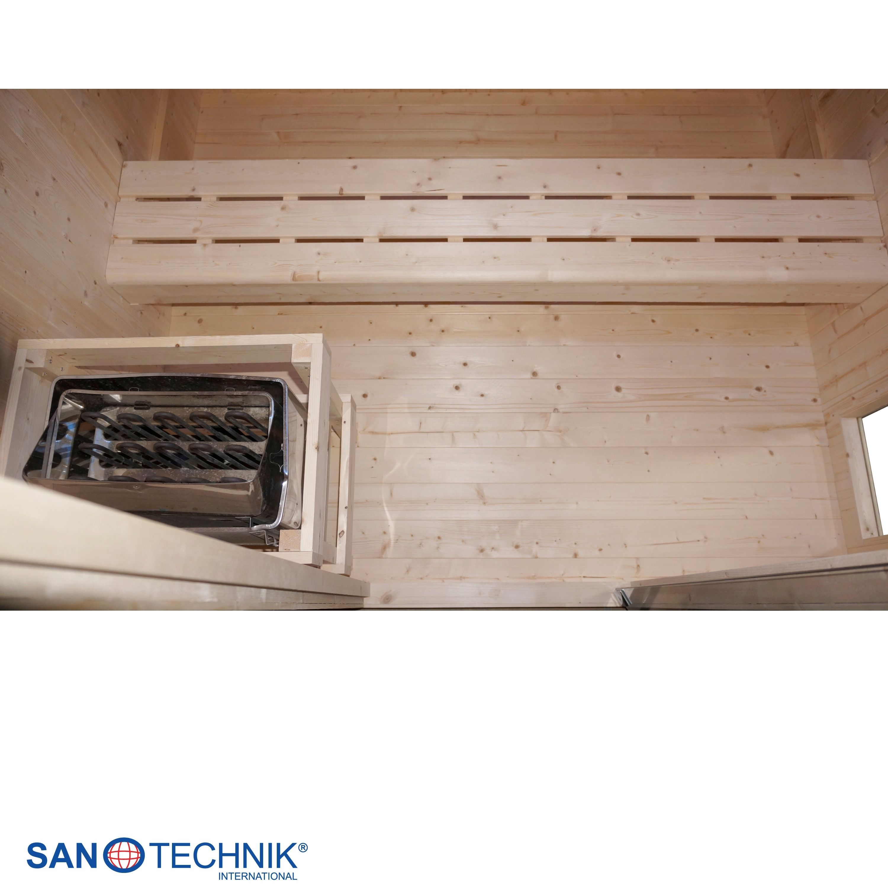 Eine Sauna mit Holzbänken und einem Heizgerät.