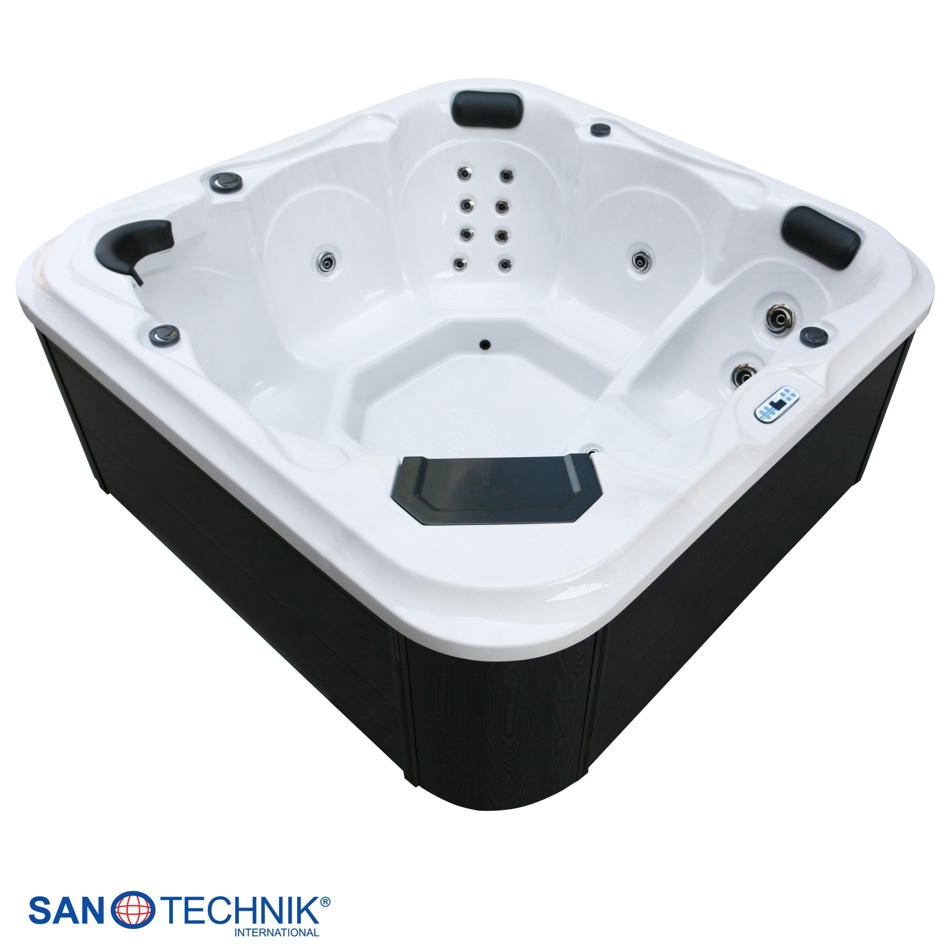 Ein weißer Whirlpool mit dunklem Sockel und schwarzen Kissen.