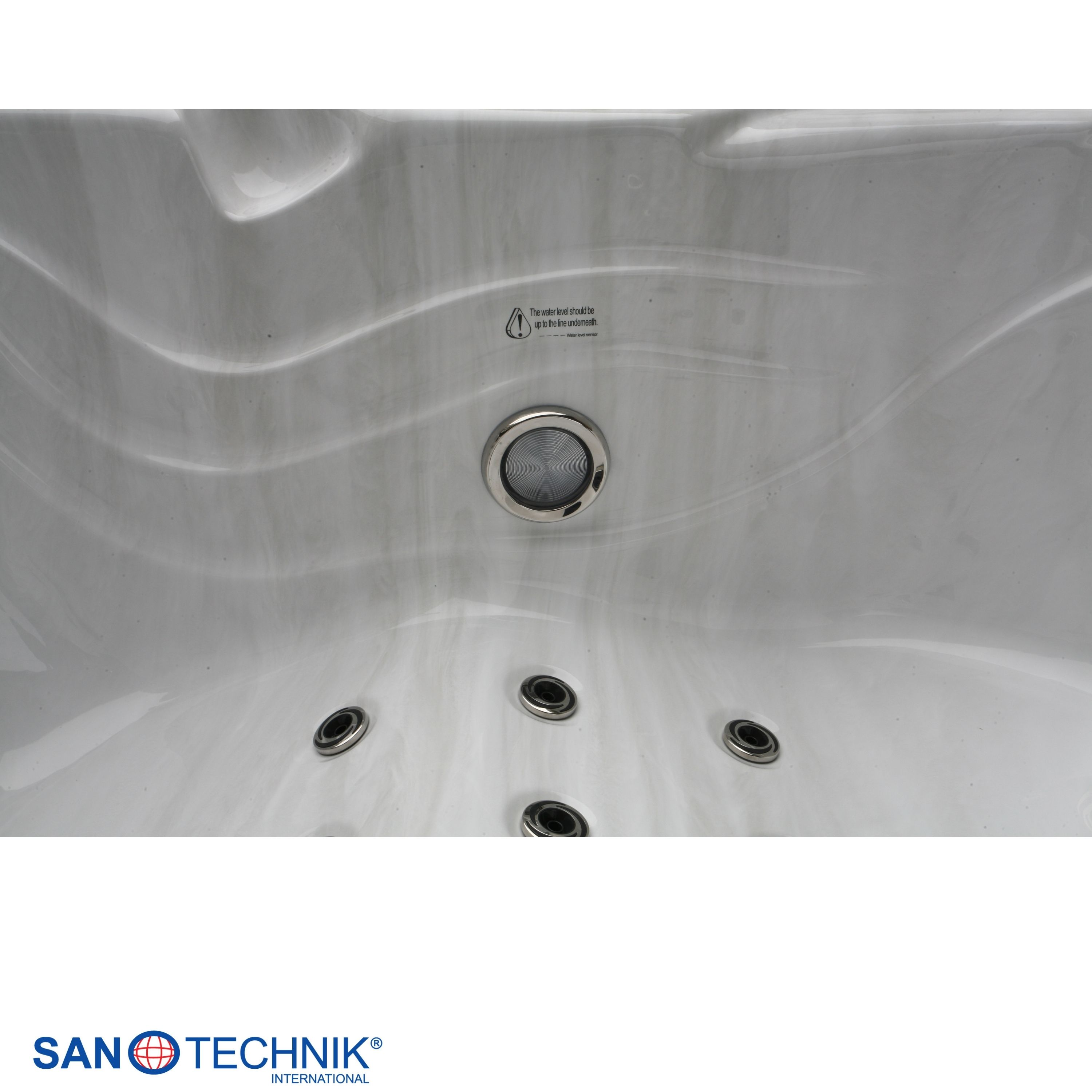 Ein Whirlpool mit einem Wassersensor und mehreren Düsen.