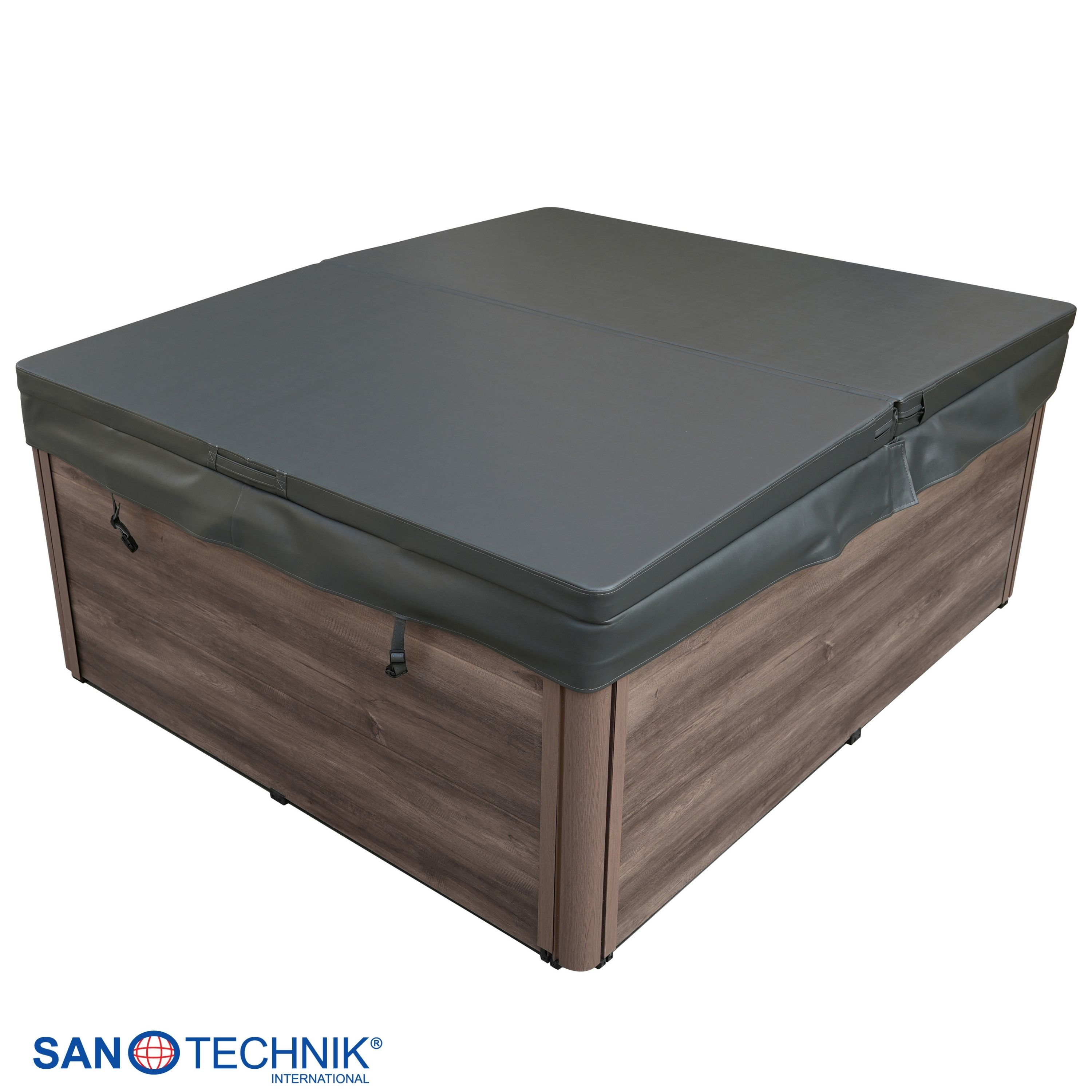 Eine graue Abdeckung bedeckt einen rechteckigen Whirlpool mit Holzverkleidung.