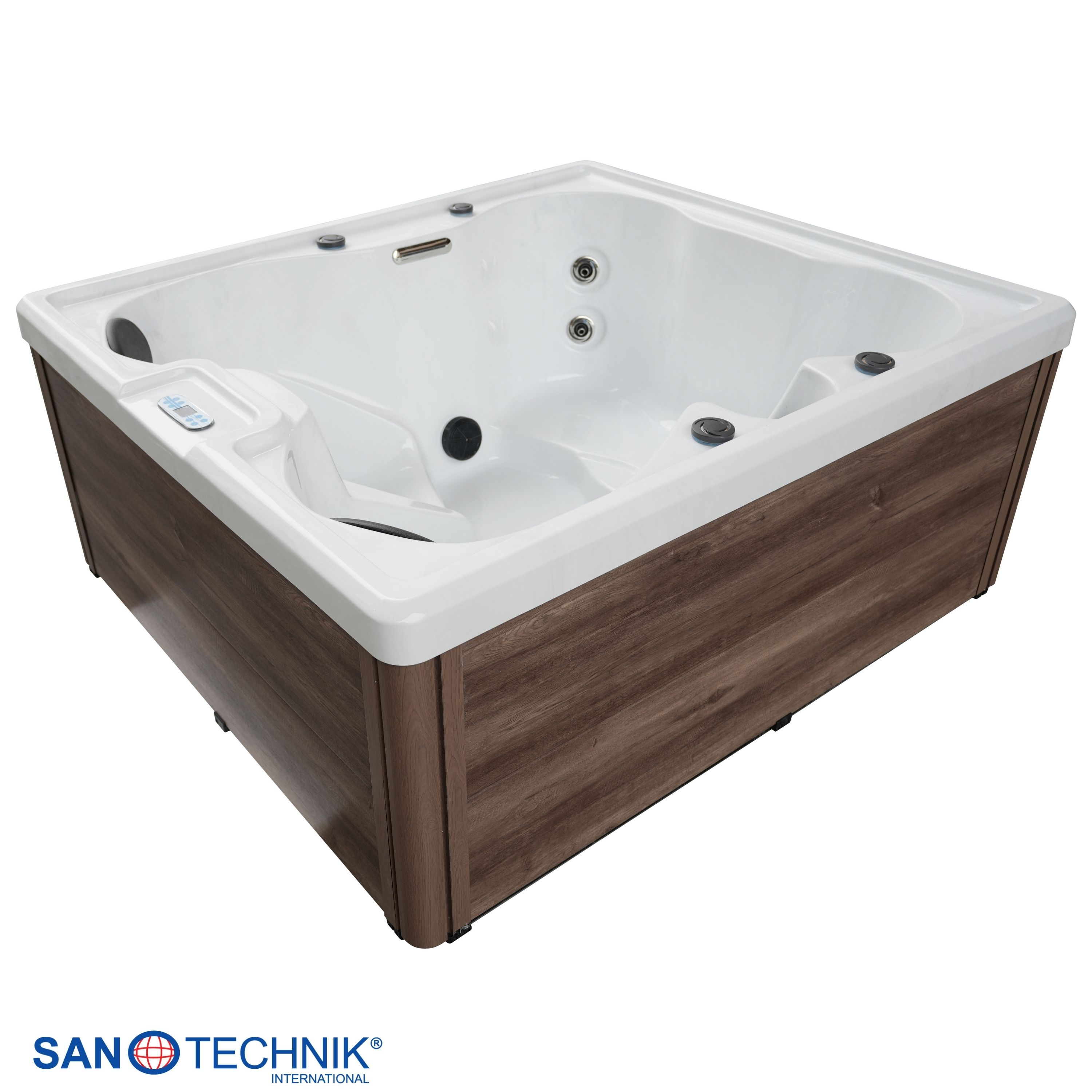 Ein weißer Whirlpool mit Holzverkleidung und Bedienelementen.