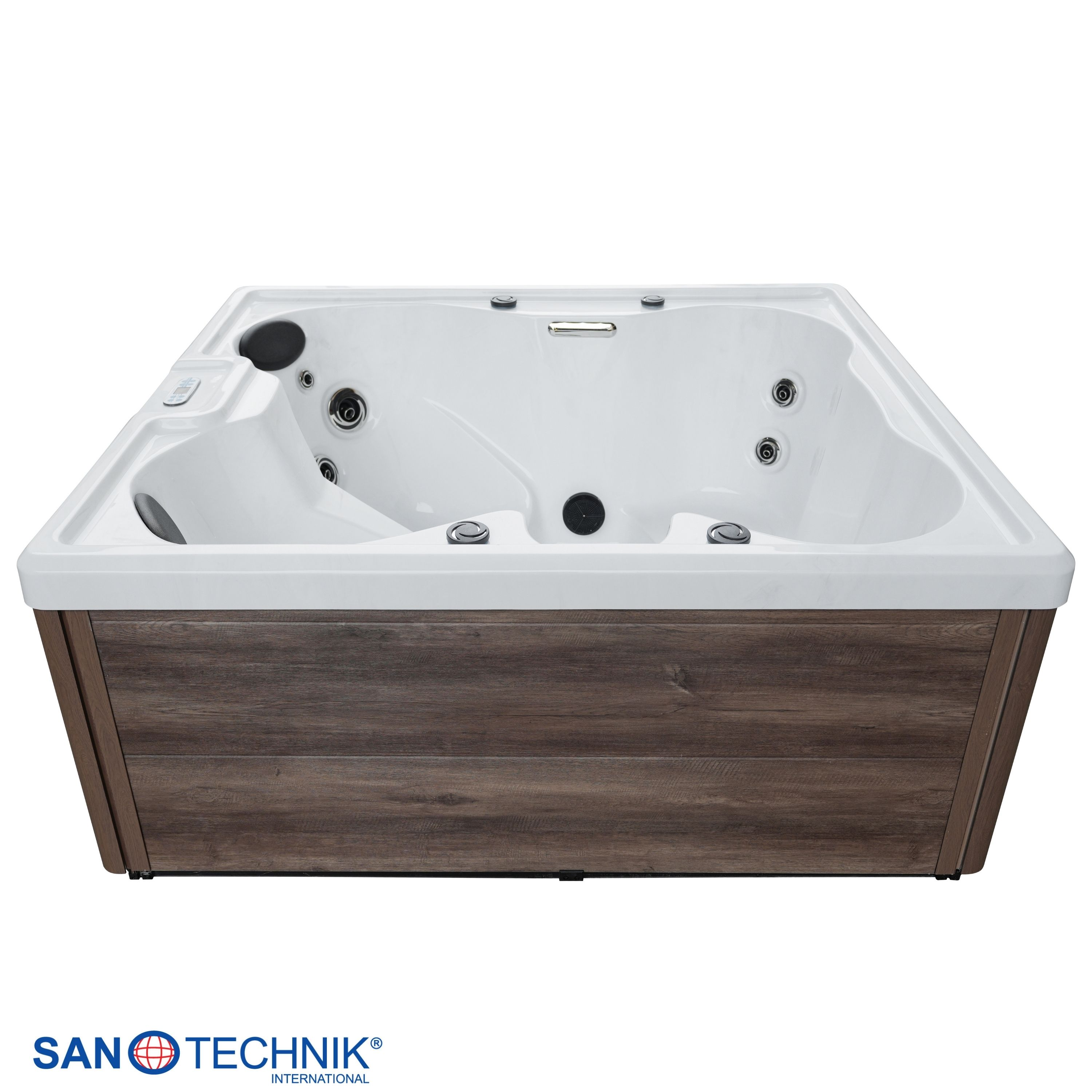 Ein weißer Whirlpool mit Holzverkleidung, Düsen und Bedienelementen.