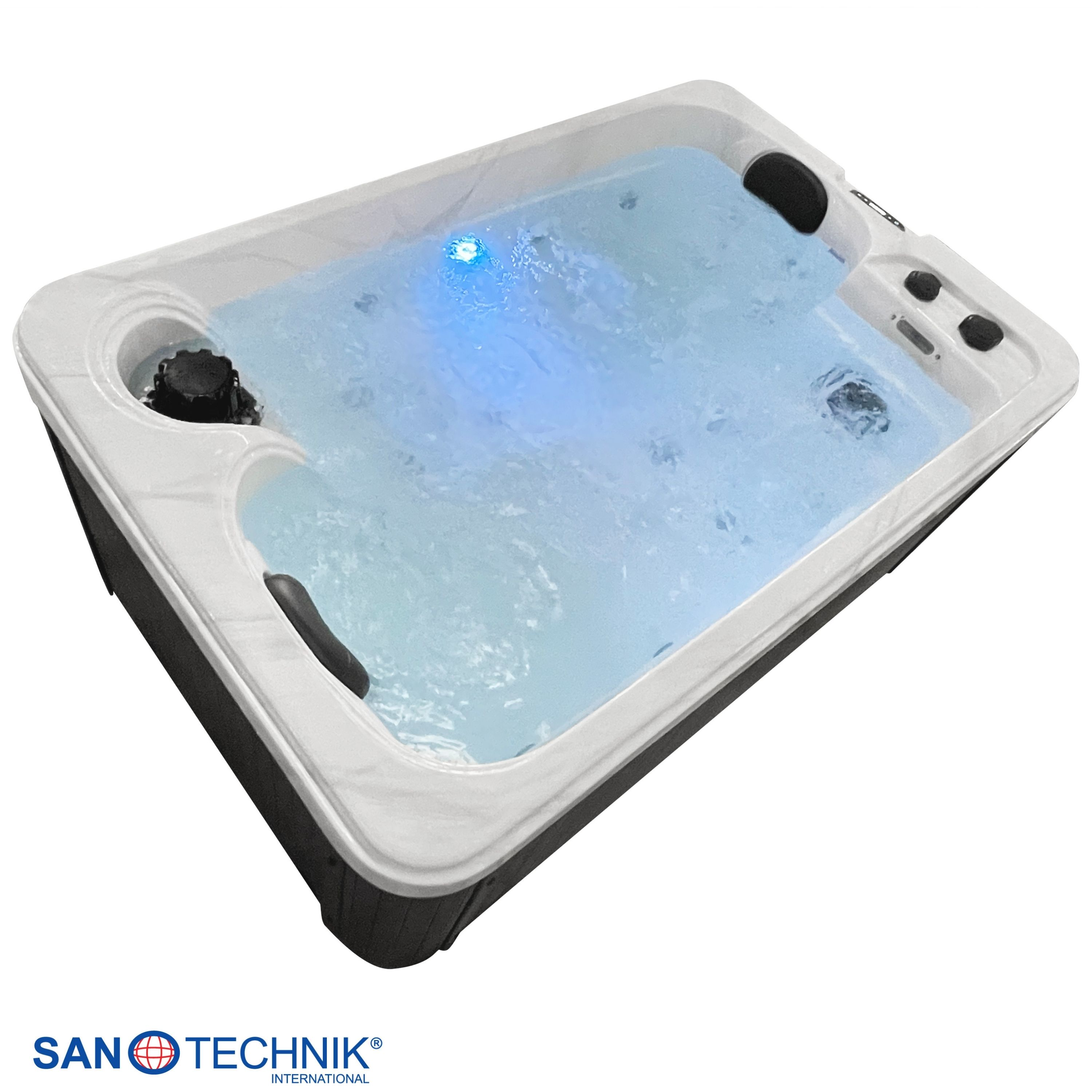 Ein weißer Whirlpool mit blau beleuchtetem Wasser und schwarzen Bedienelementen.