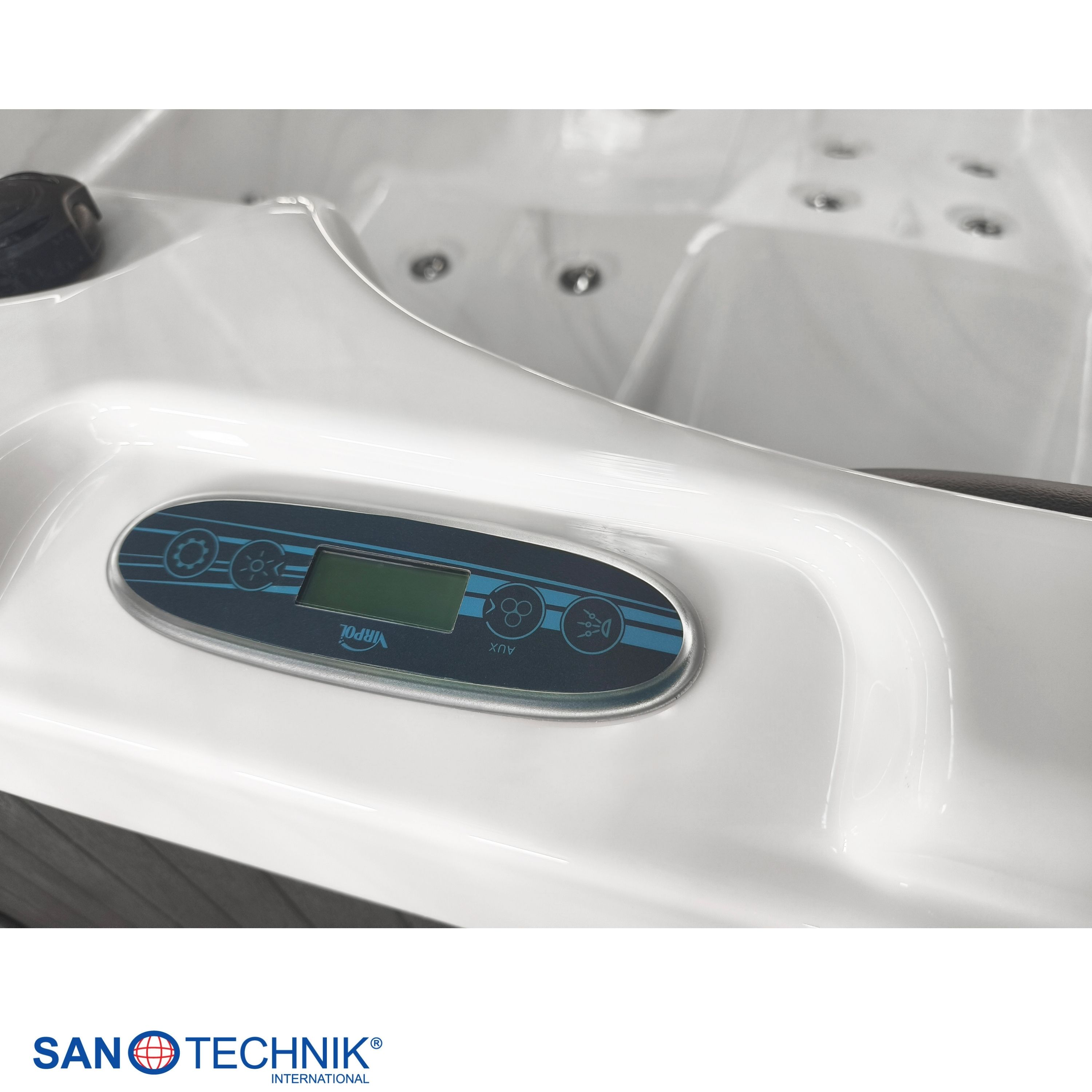 Nahaufnahme einer weißen Whirlpool-Bedienkonsole mit LCD-Bildschirm und Symbolen.