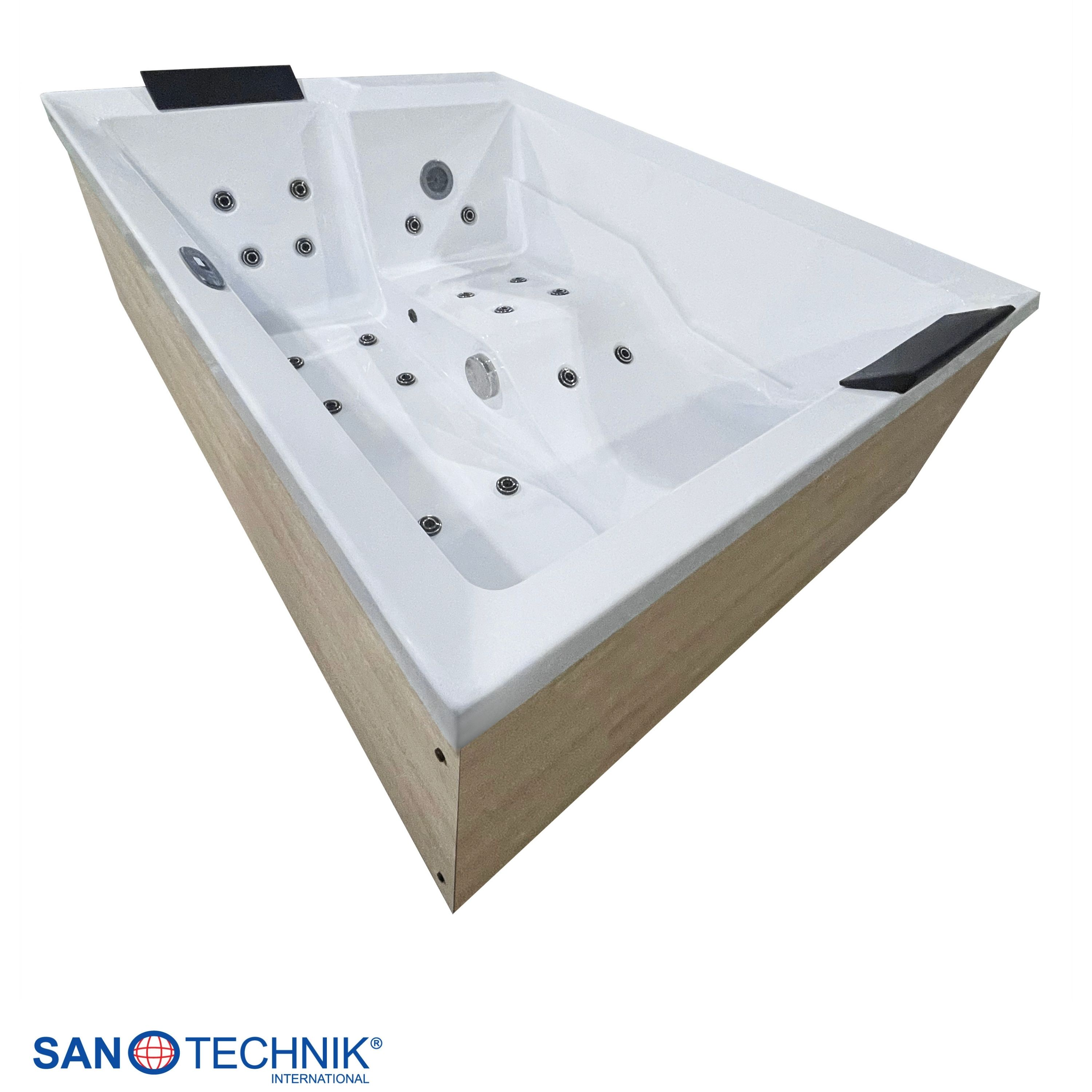 Ein wei?wei?es Whirlpool mit Holzverkleidung und schwarzen Kopfstützen.