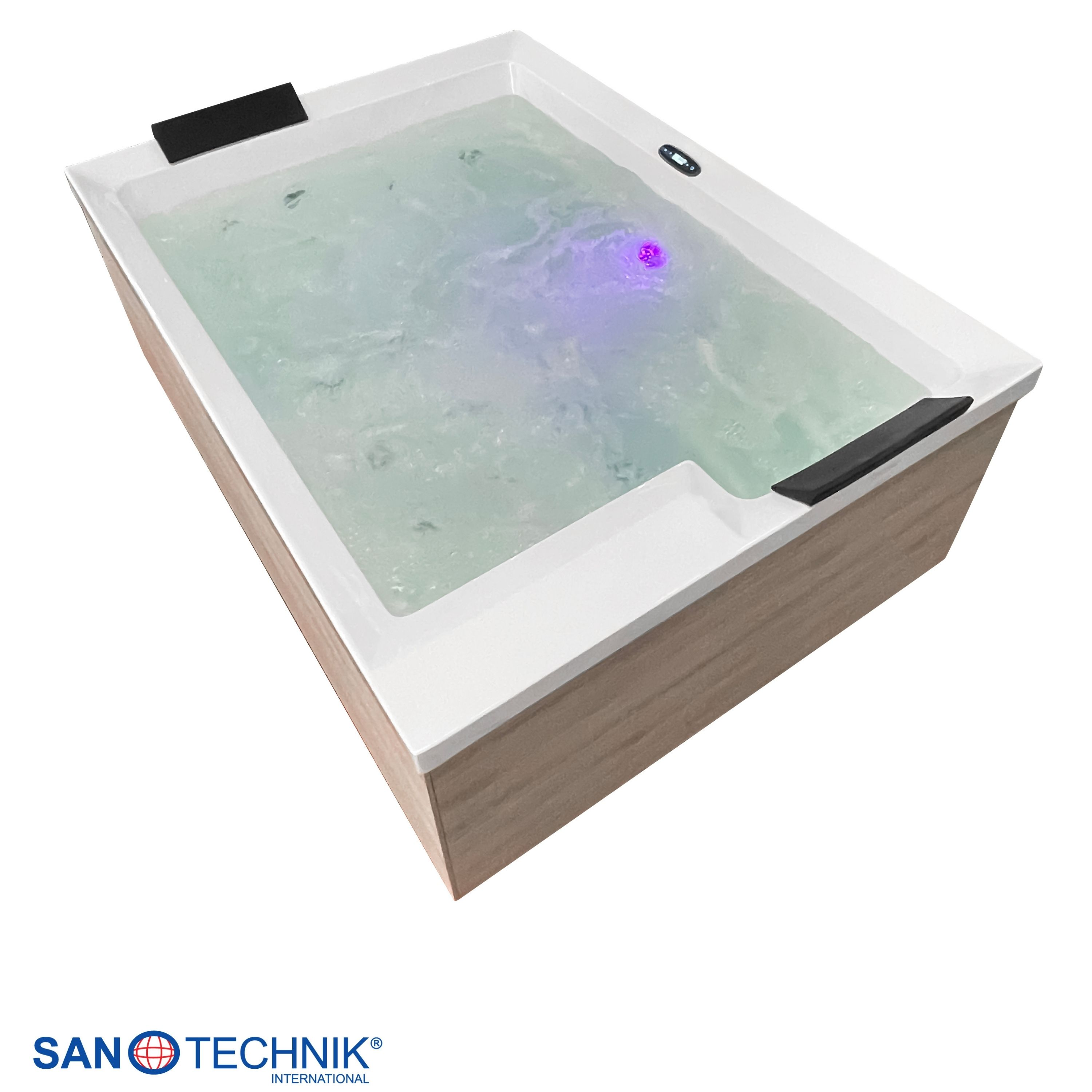 Ein moderner weißer Whirlpool mit Holzoptik-Seiten, sprudelndem Wasser und lila Licht.