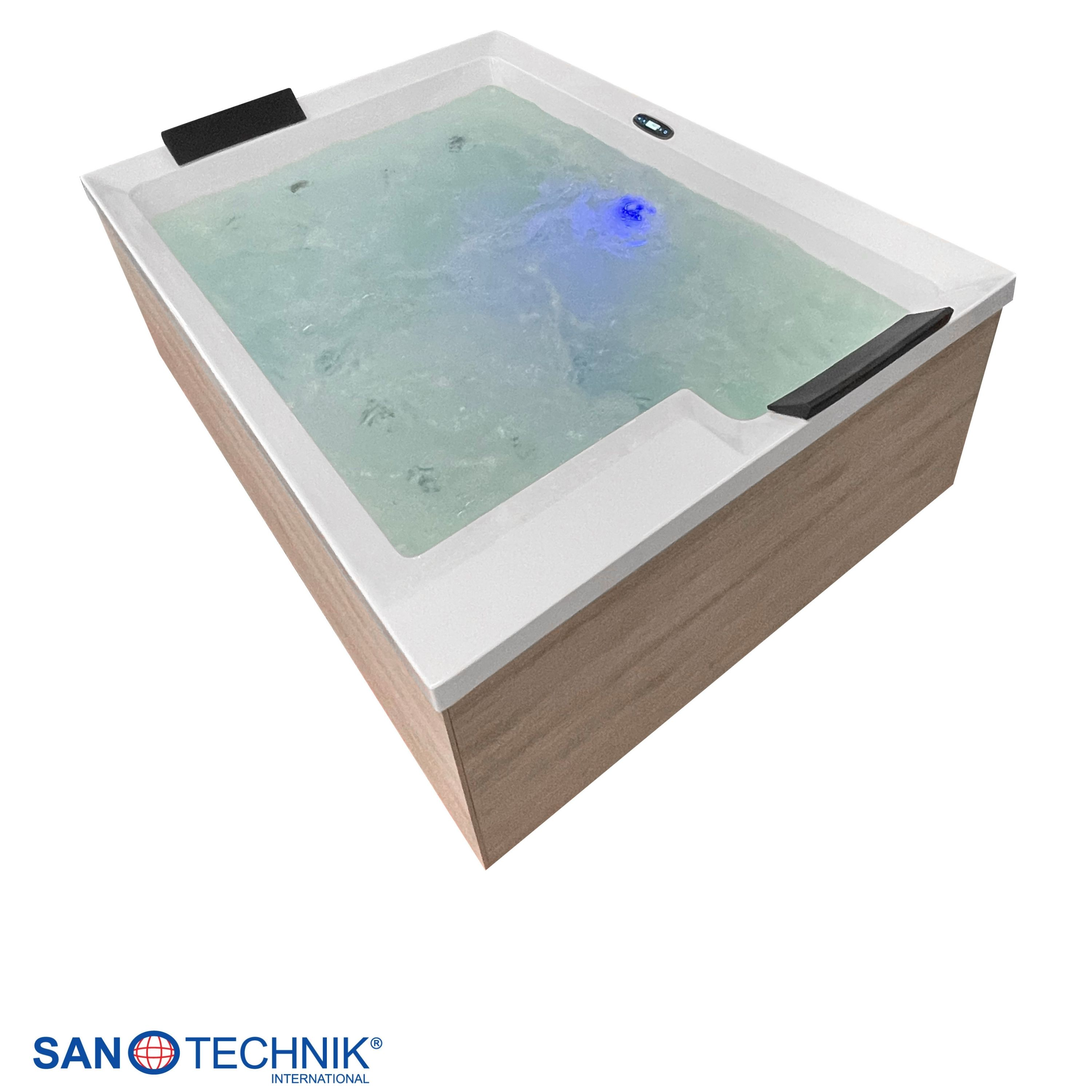 Ein Eck-Whirlpool mit Holzakzenten, gefüllt mit sprudelndem Wasser und blauer Beleuchtung.