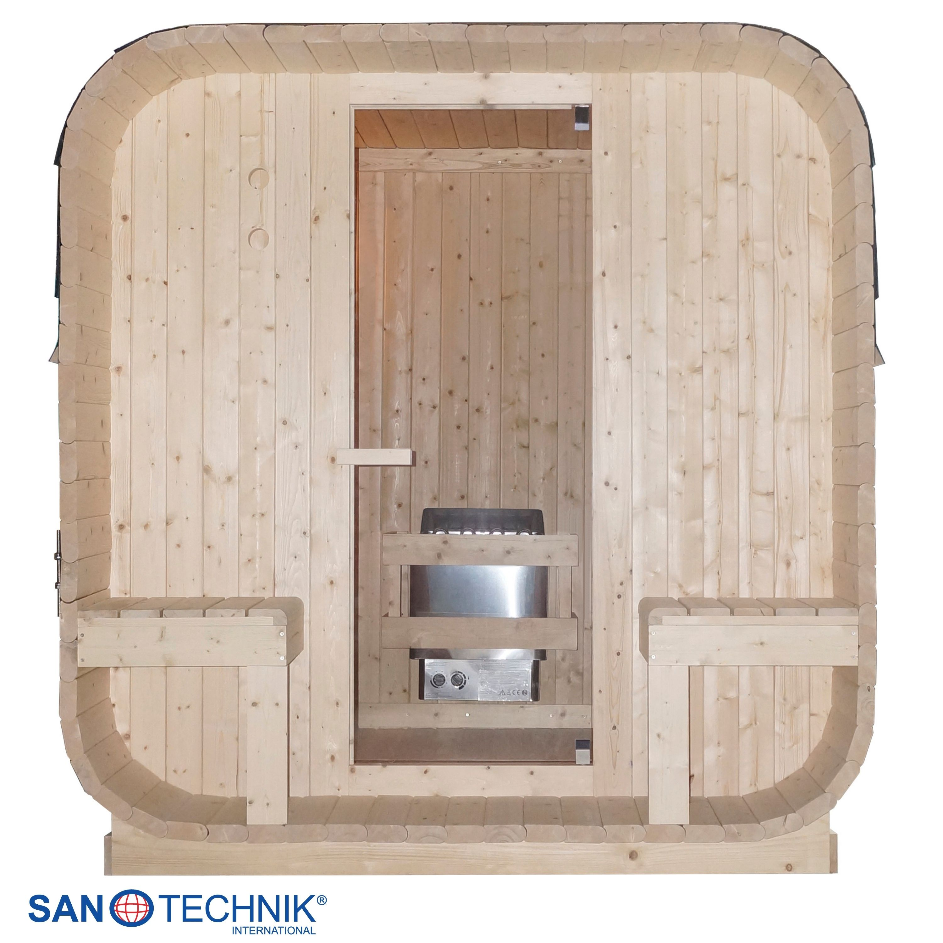 Holzsauna mit Bänken, Ofen und Tür. Sanotechnik-Logo unten links.