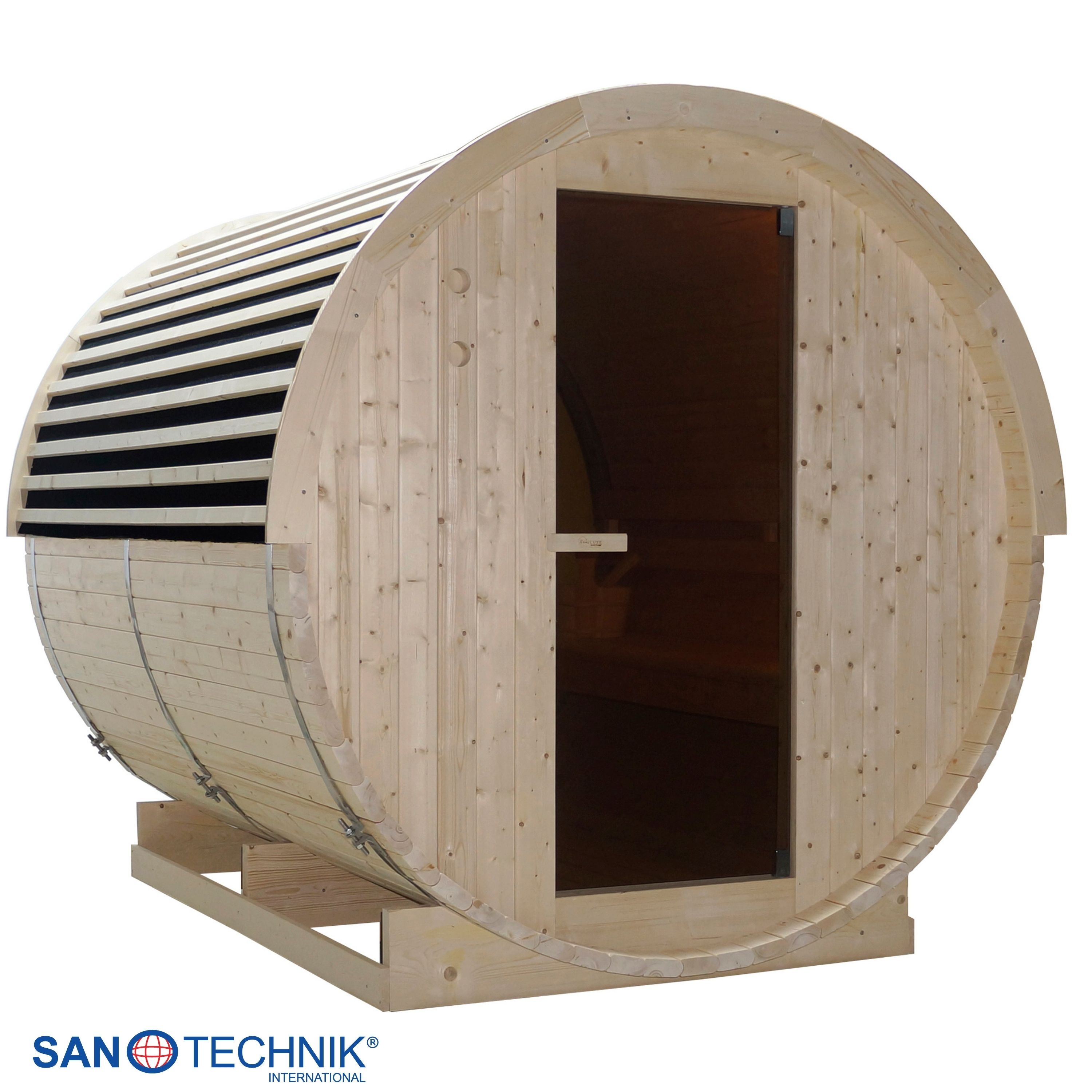 Fasssauna aus Holz mit Glastür und Lüftungsschlitzen.