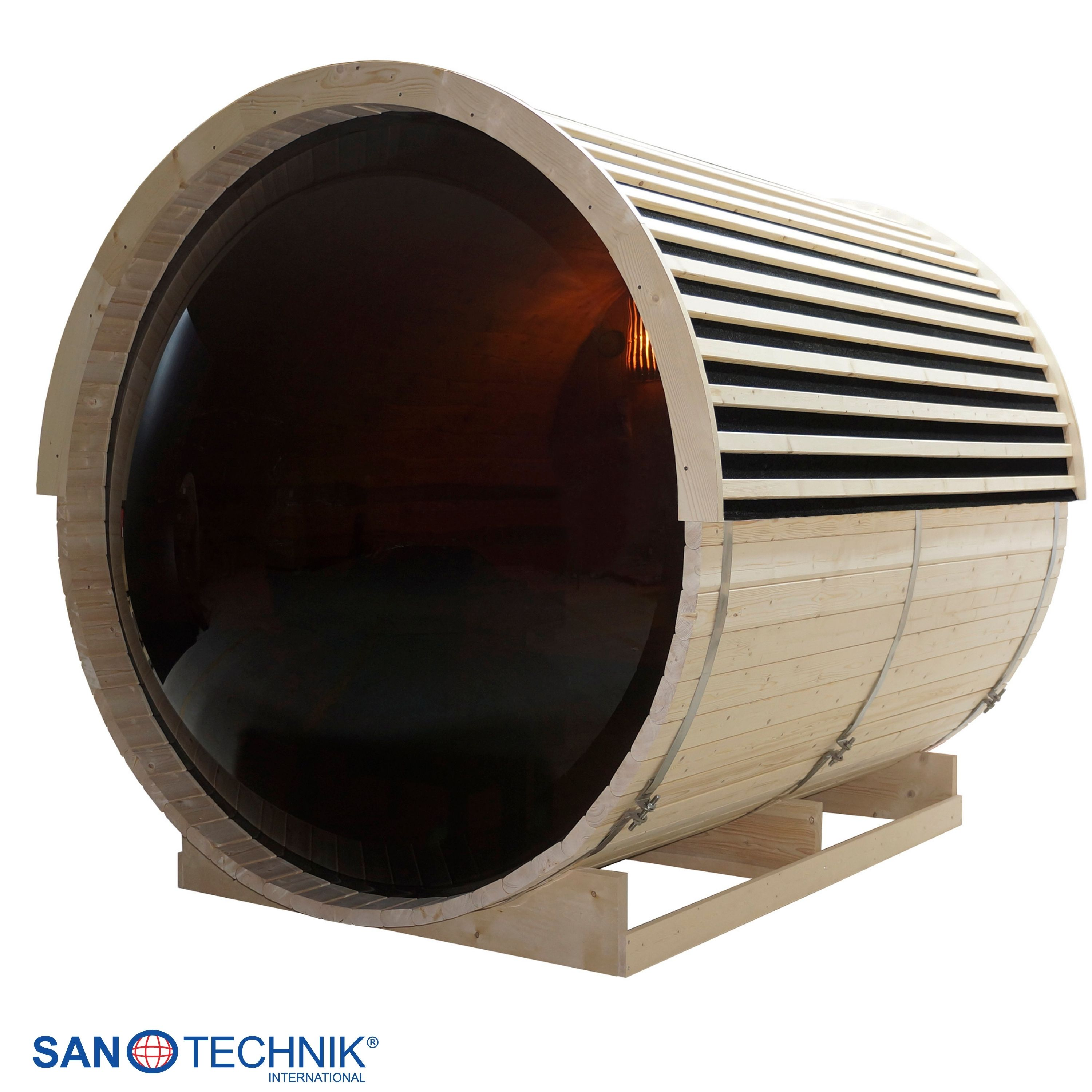 Holzfass-Sauna mit Glasfront und Lamellen-Dach, auf Holzsockel.