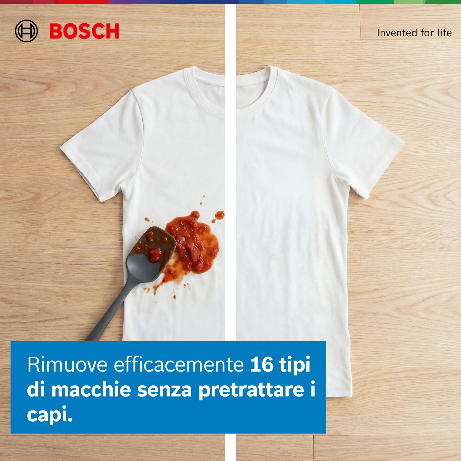 Maglietta bianca pulita accanto a una parte macchiata con cucchiaio e salsa di pomodoro.