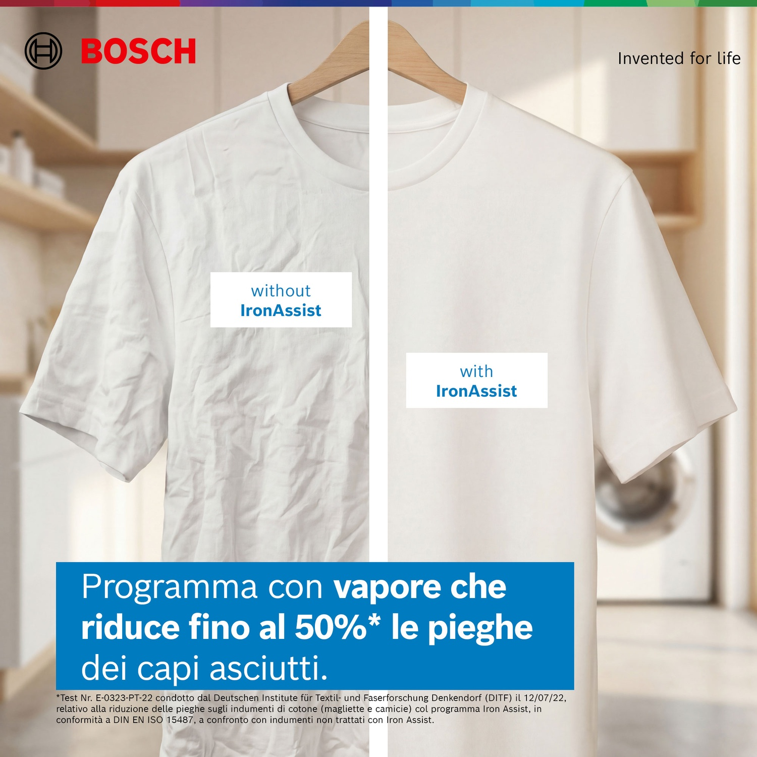Confronto prima/dopo di una maglietta bianca, una stropicciata, una liscia.