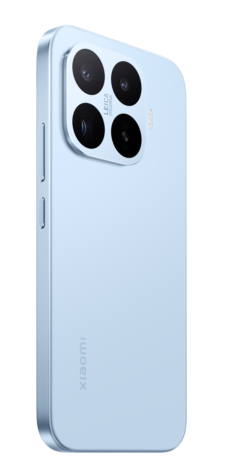 Un smartphone azul claro con configuración de cuádruple cámara y marca Leica.