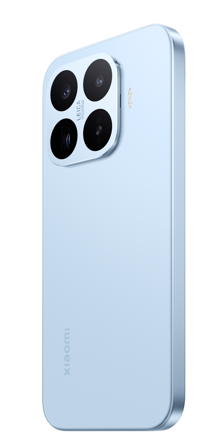 Un smartphone azul claro con cuatro cámaras y el logo de Xiaomi.