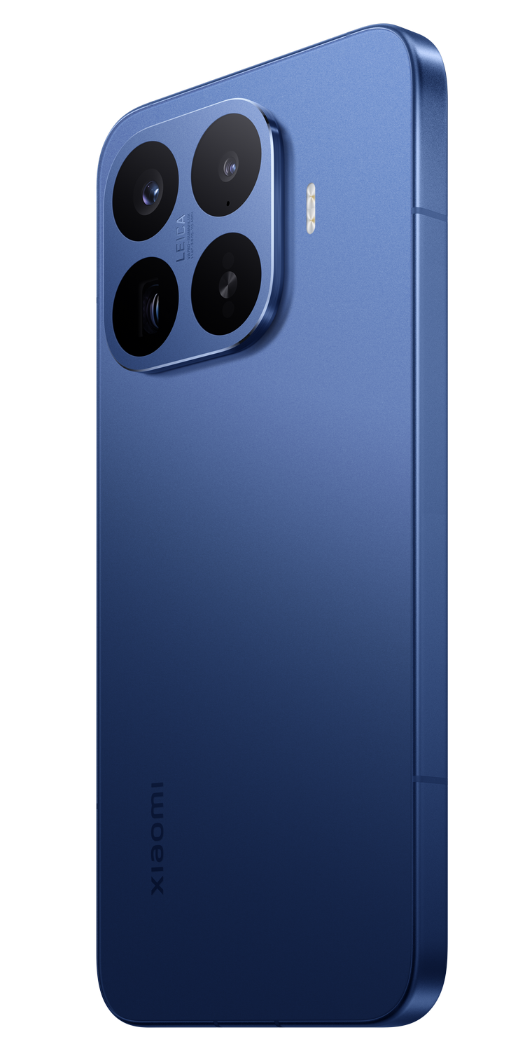 Un smartphone azul con cuatro cámaras traseras y el logo de Xiaomi.