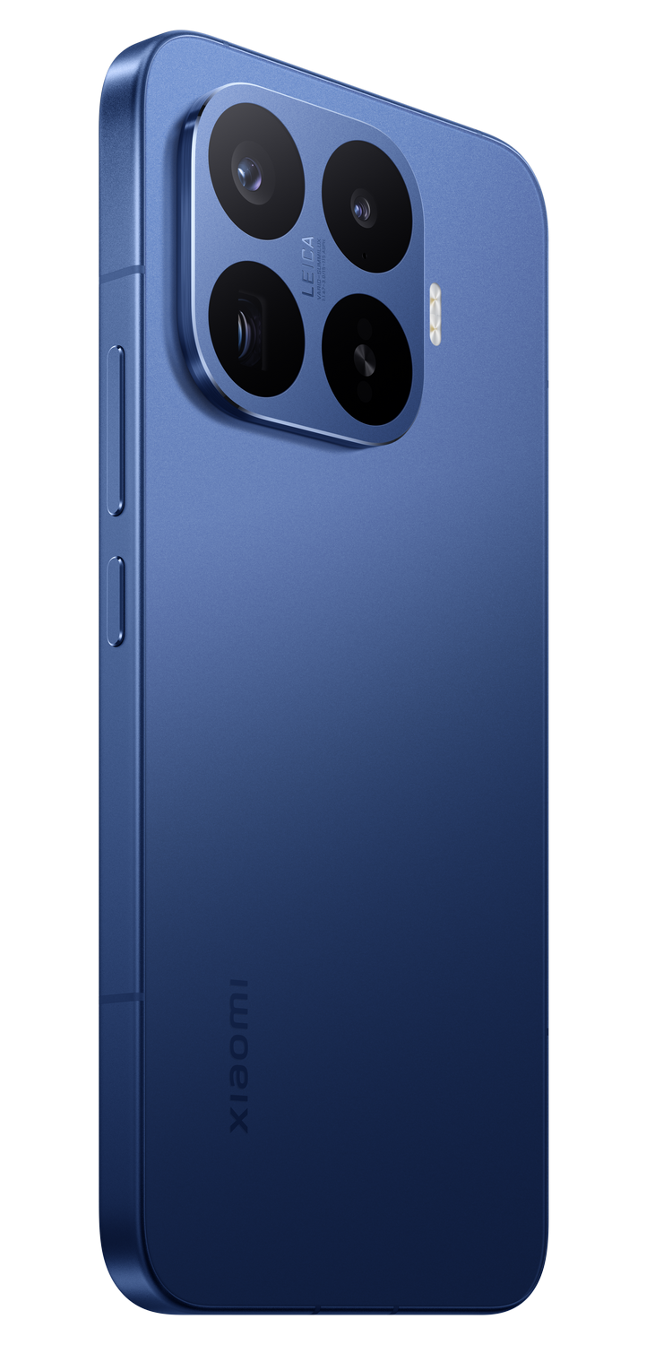 Un smartphone azul con configuración de cuatro cámaras y logo Leica.