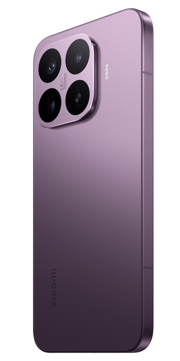 Smartphone Xiaomi morado con tres cámaras y marca Leica.
