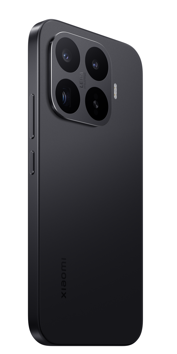 Teléfono inteligente negro con cámara Leica de cuatro lentes en la parte trasera, con logo Xiaomi.