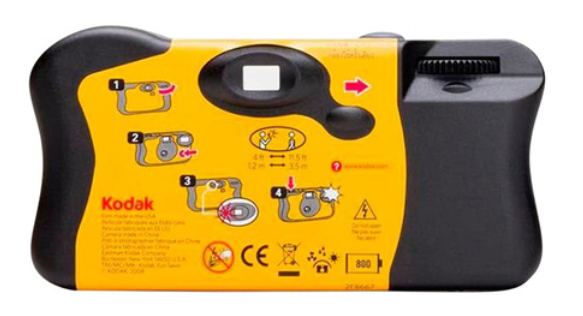 Tył czarno-żółtego aparatu jednorazowego Kodak z diagramami instrukcji.