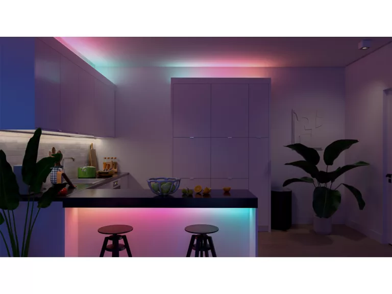 Cocina moderna con iluminación LED colorida bajo gabinetes e isla.