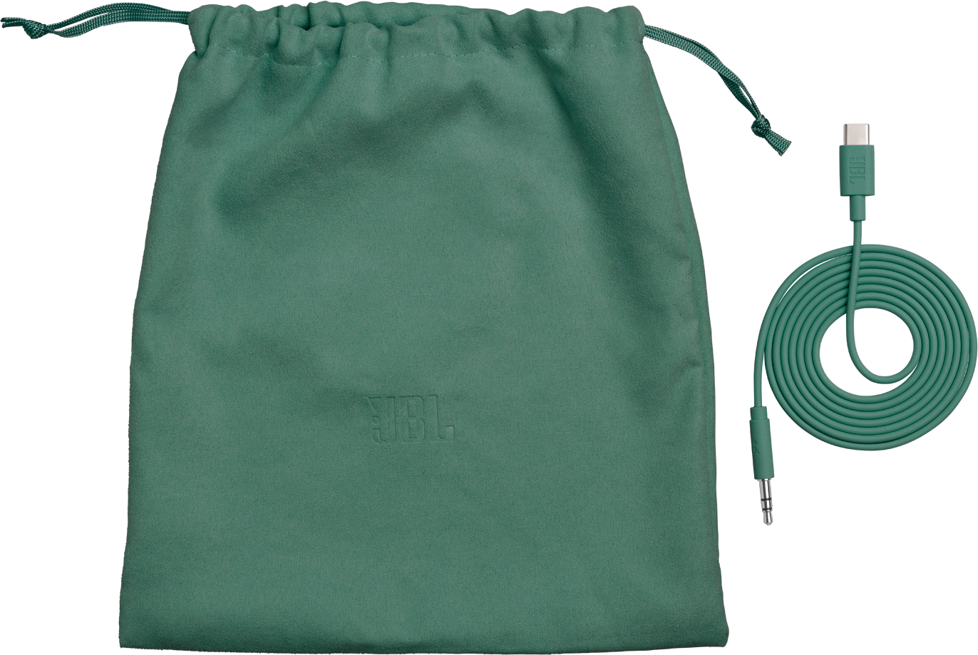 Grüne Stofftasche mit JBL-Logo und passendem USB-C-Kabel.