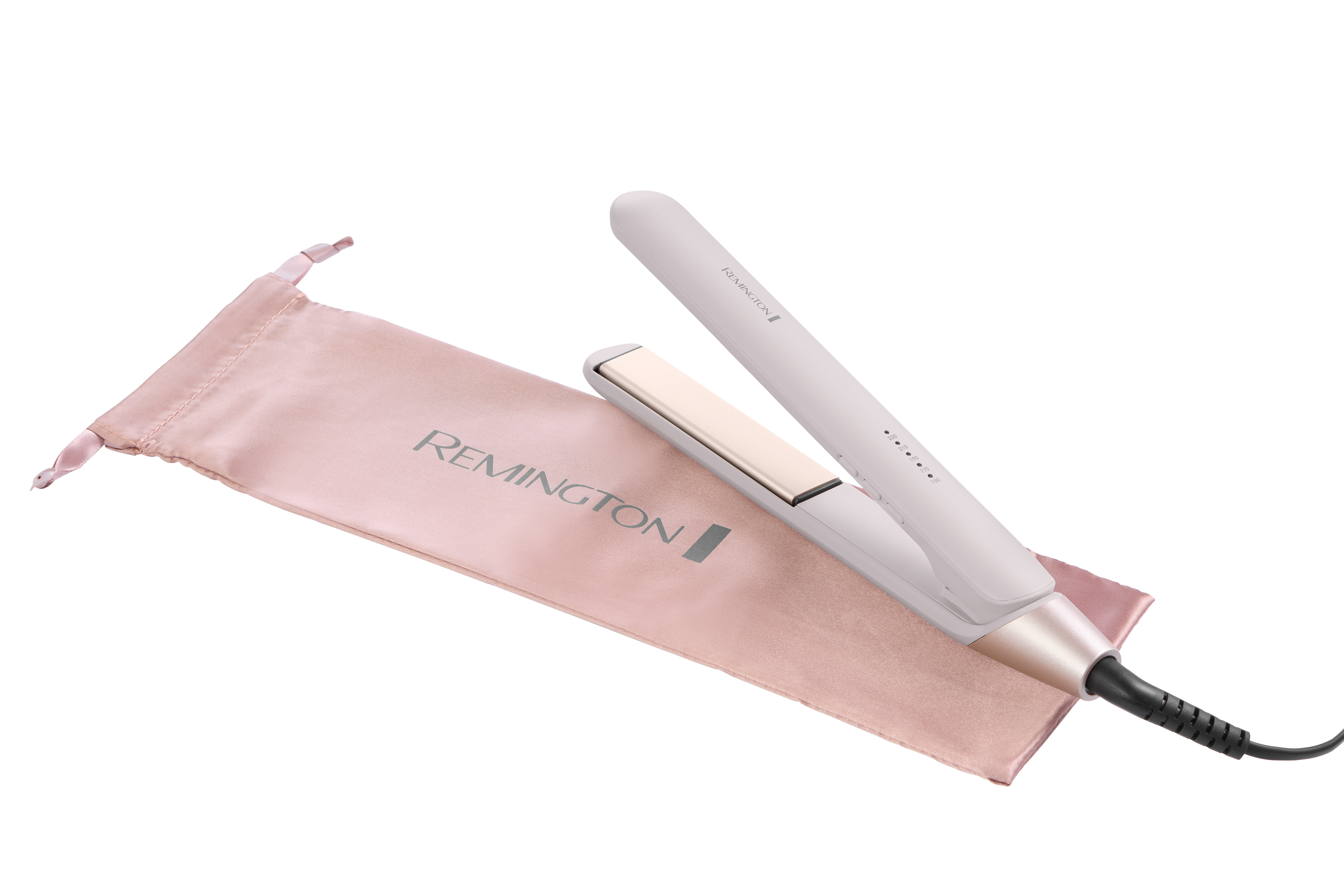 Ein weißer Remington Glätteisen mit roséfarbenem Beutel auf weißem Hintergrund.