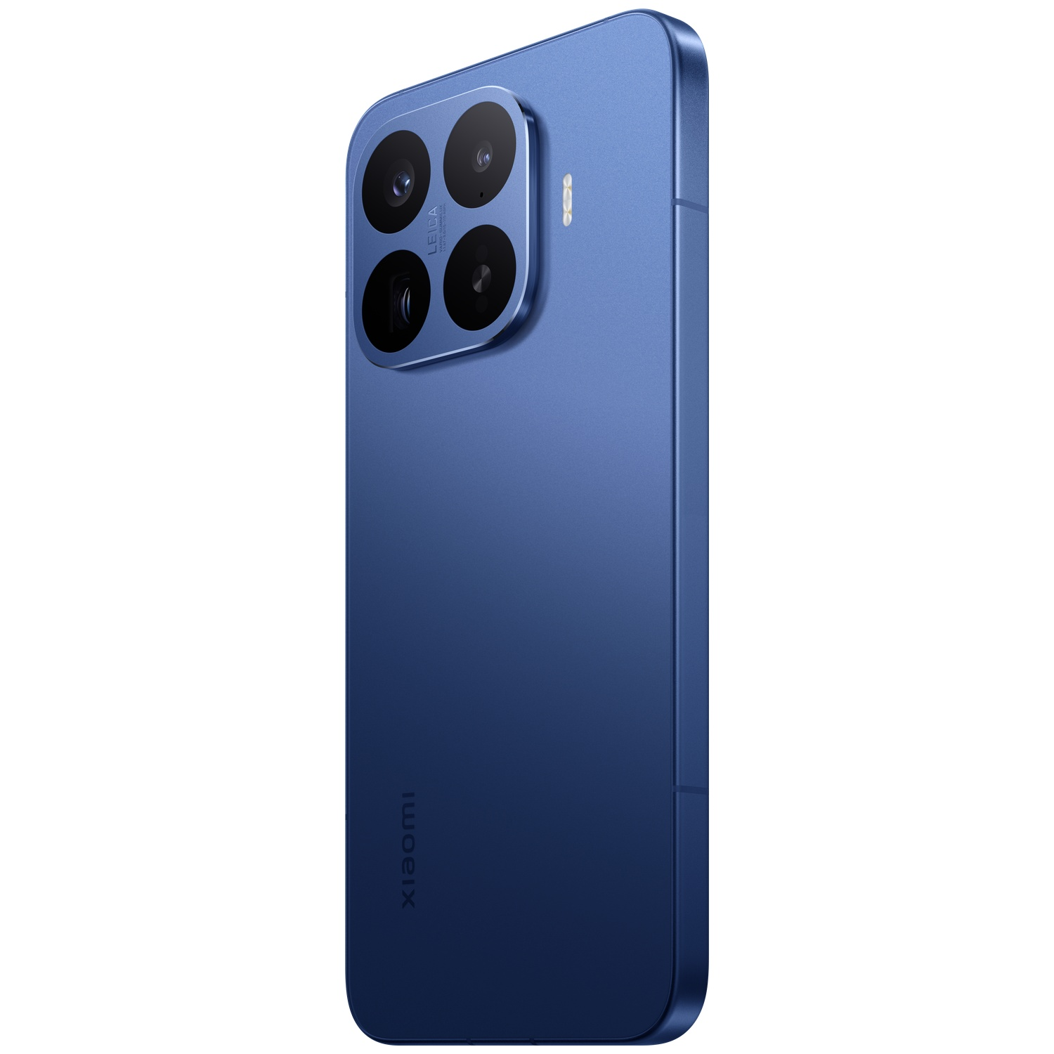 Een blauwe achterkant van een Xiaomi-telefoon met een camera module met vier lenzen.