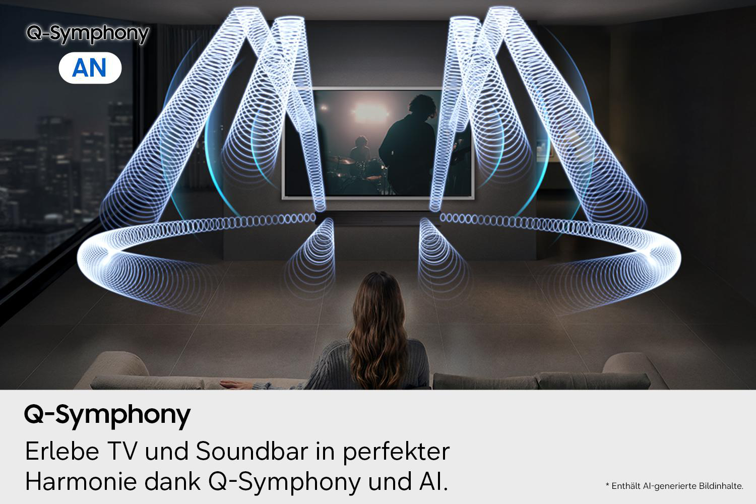 Frau sitzt vor einem Samsung Q-Symphony TV. Soundwellen visualisiert.