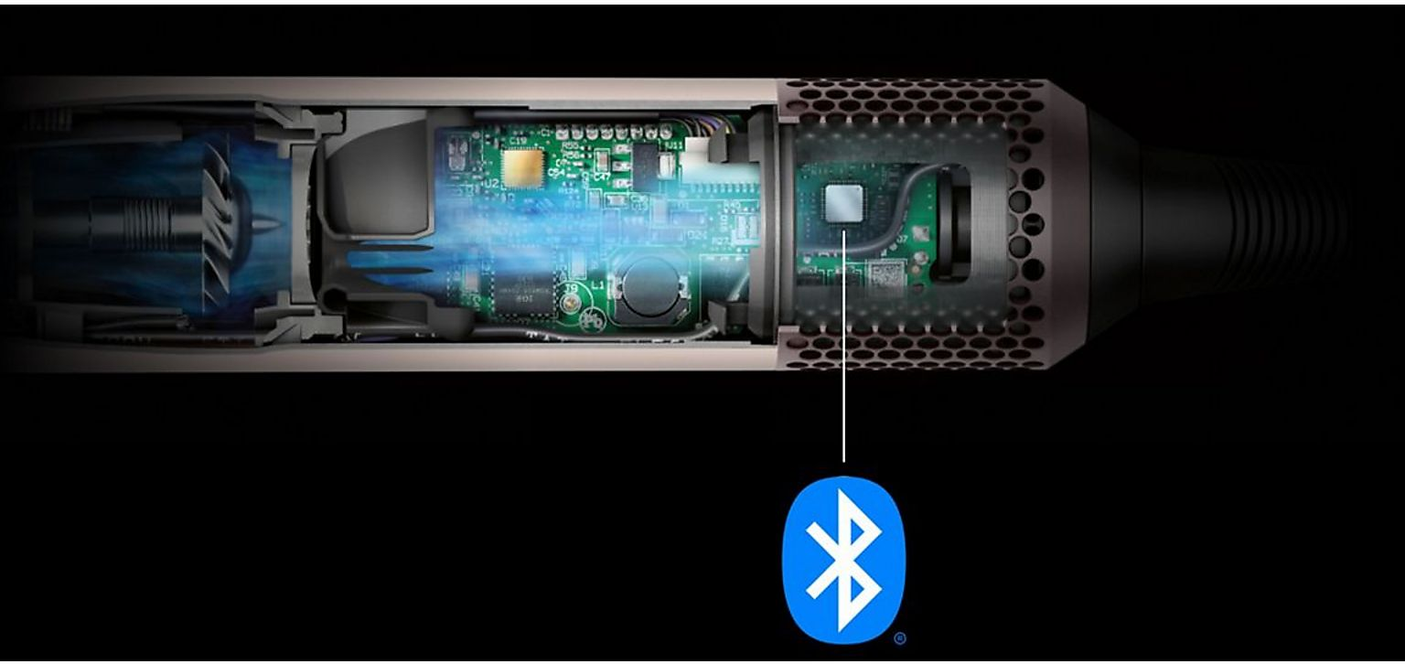 Vue en coupe d'un sèche-cheveux montrant turbine, carte de circuit imprimé et symbole Bluetooth.