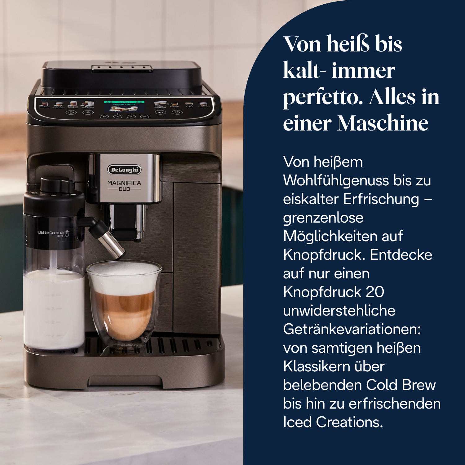 Kaffeemaschine mit Milchbehälter und Glas mit Getränk. Text über Kaffeeoptionen.