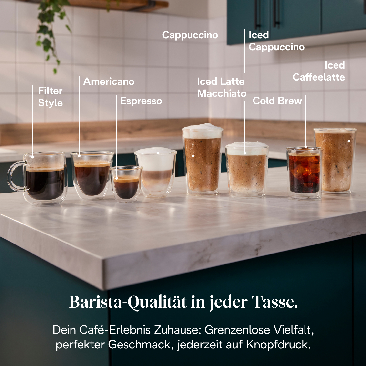 Verschiedene Kaffeegetränke: Filterkaffee, Americano, Espresso, Cappuccino, Eiskaffee, Latte Macchiato, Cold Brew.