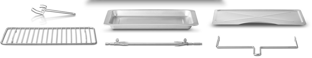 Une collection d'ustensiles de cuisine en métal comprenant une grille, un plat et une broche de rôtisserie.