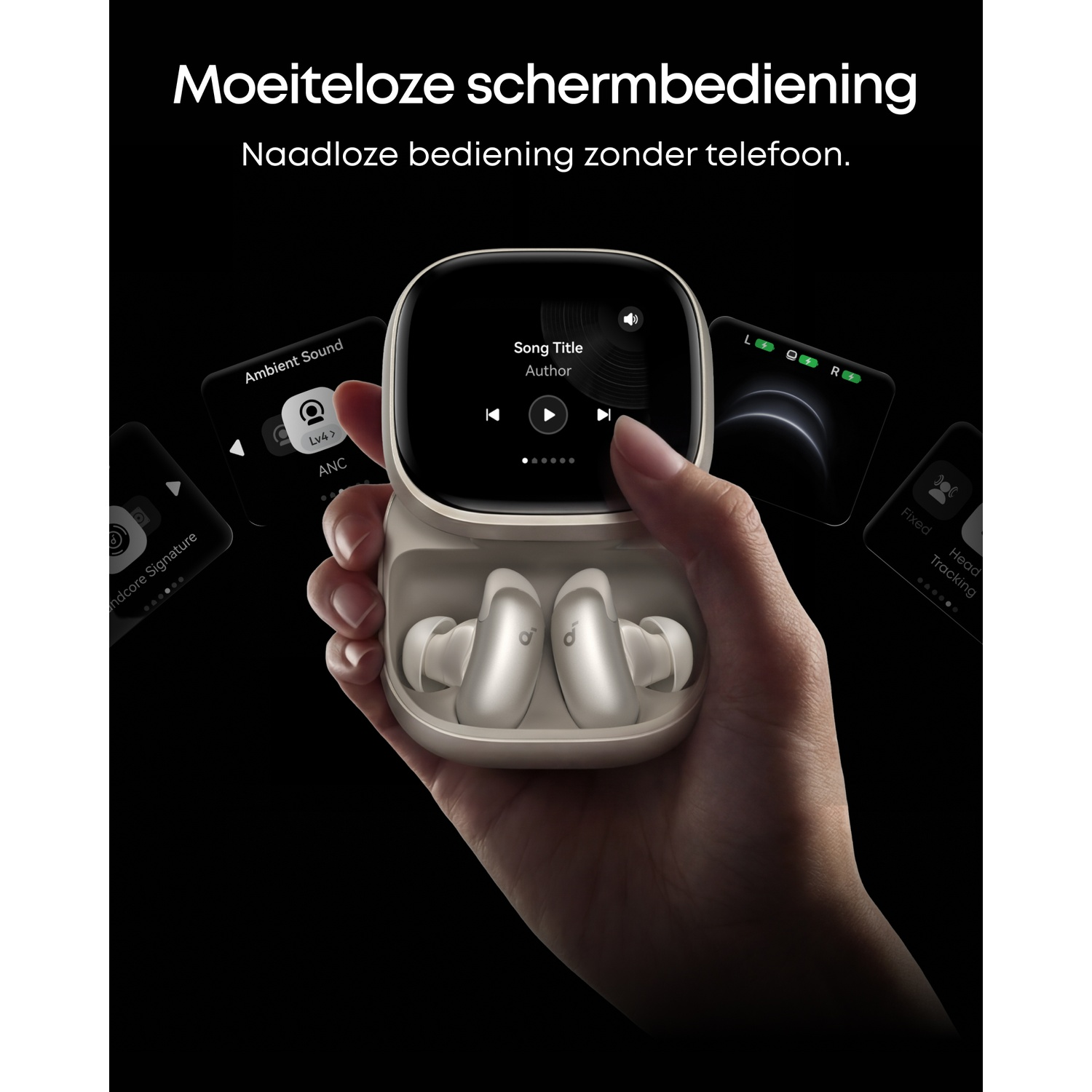 Een hand houdt een oplaadcase met witte oordopjes vast. Het scherm toont songtitel en bediening.