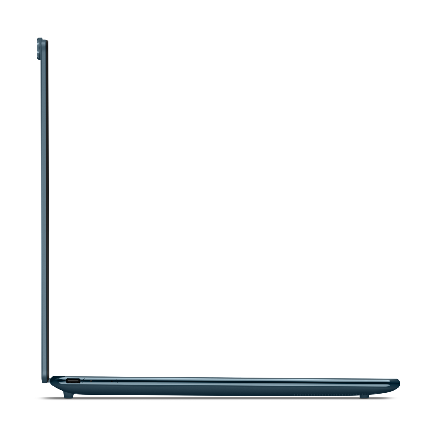 Ciemnoniebieski laptop w profilu na czarnym tle.
