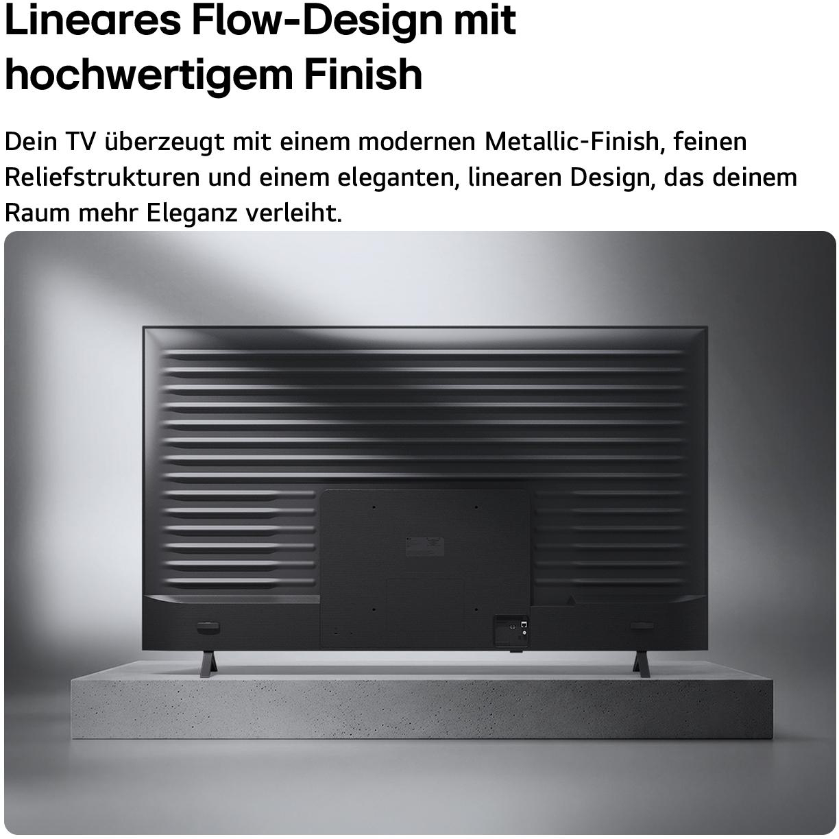 Rückseite eines schwarzen Fernsehers mit linearem Design auf einem Steinsockel.