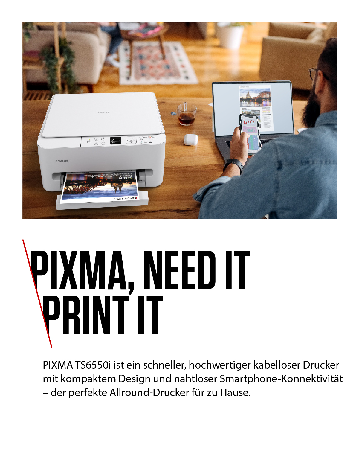 Ein weißer Canon Pixma Drucker druckt ein Foto, daneben ein Laptop.