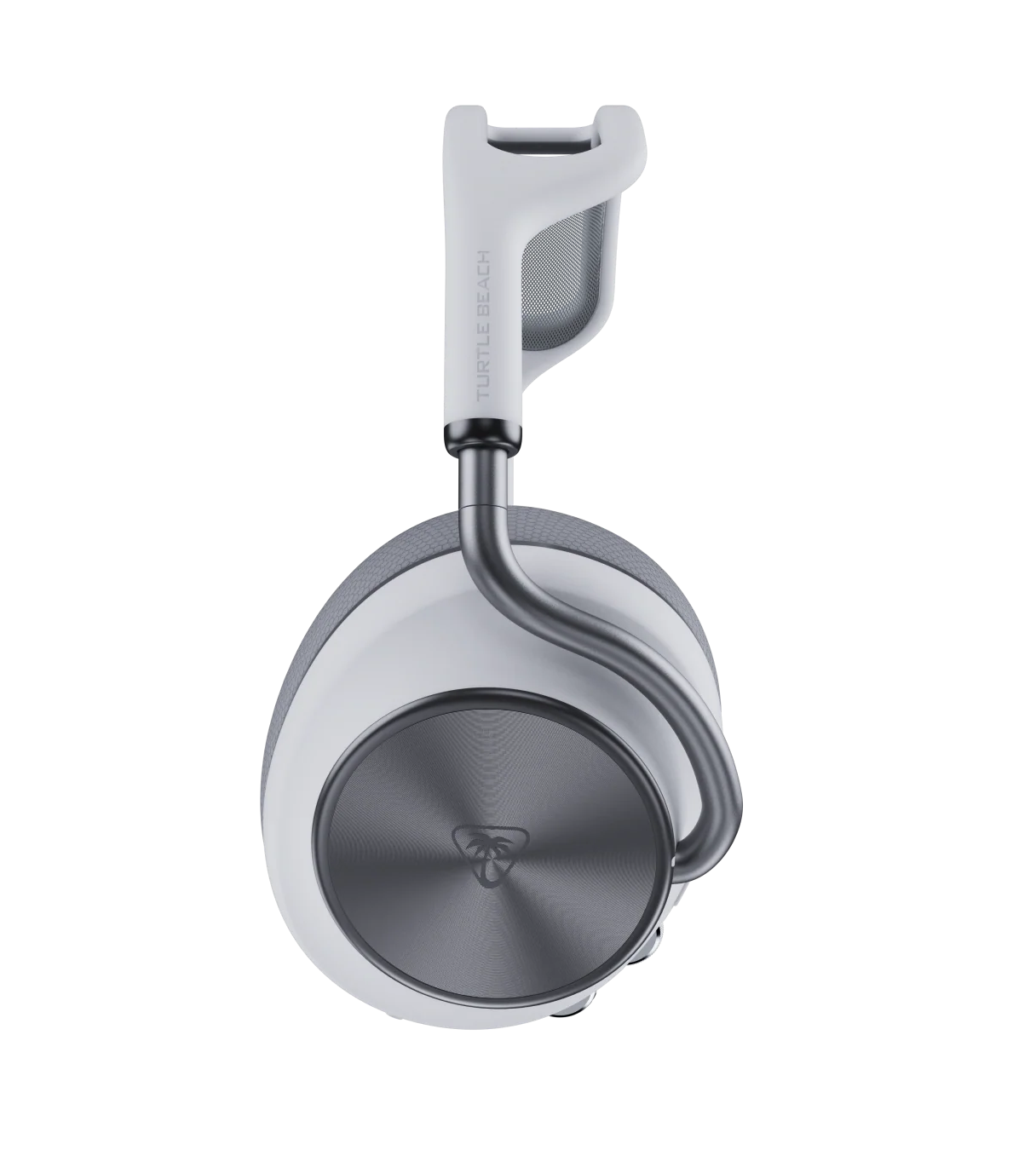 Un audífono blanco con detalles plateados y un logo de Turtle Beach.