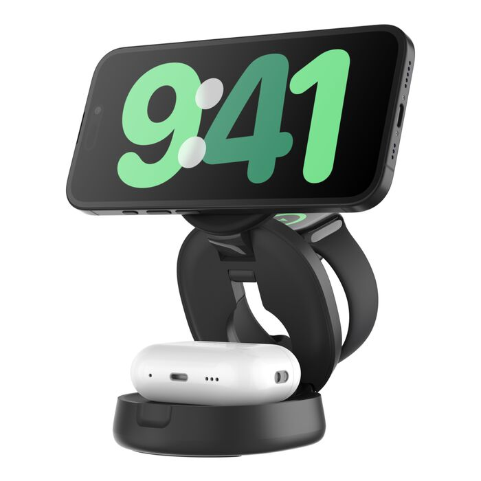 Un soporte negro con un teléfono inteligente que muestra las 9:41 y auriculares blancos.