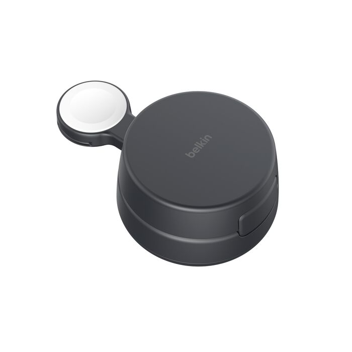 Un cargador Belkin gris con base de carga redonda blanca para reloj.