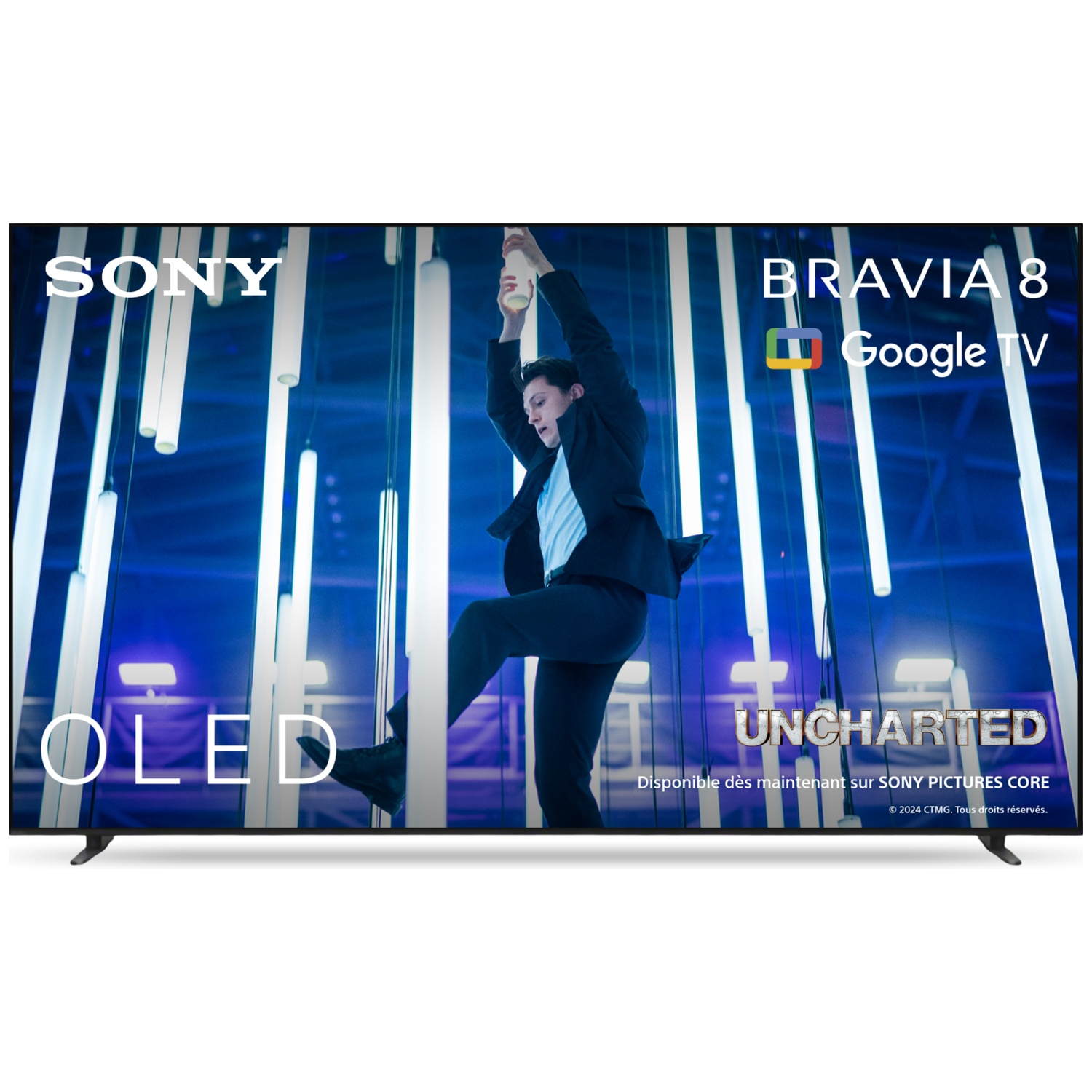 Homme escaladant devant TV OLED Sony Bravia avec pub Uncharted