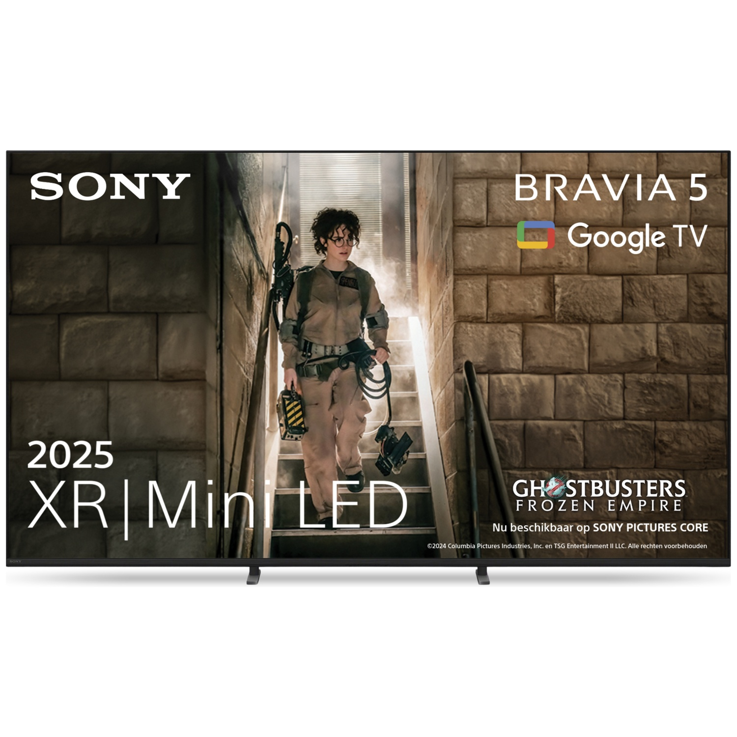 TV Sony Bravia 5 montre un personnage de Ghostbusters avec pack de protons dans escalier.