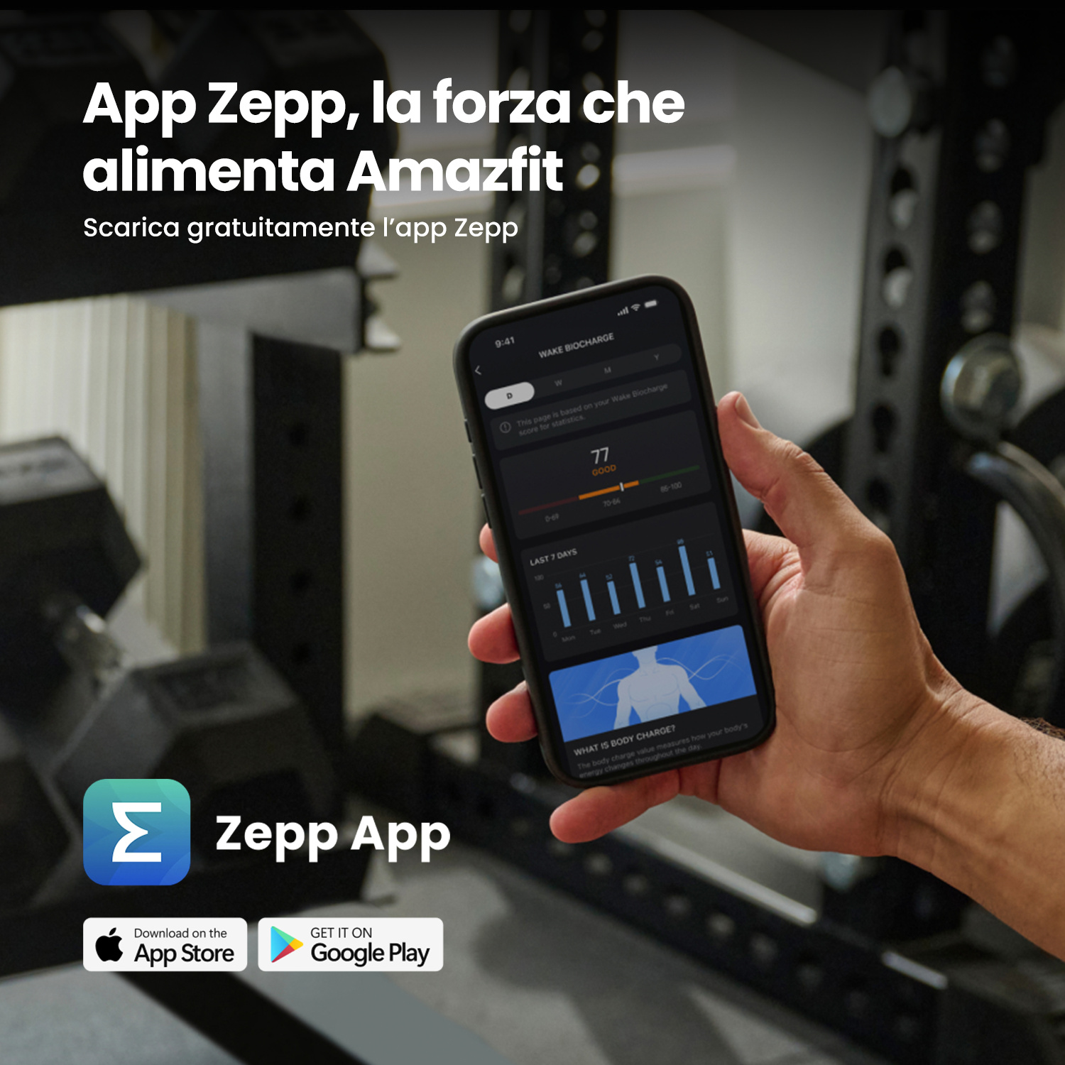 Una mano tiene uno smartphone con l'app Zepp. Attrezzatura da palestra sullo sfondo.