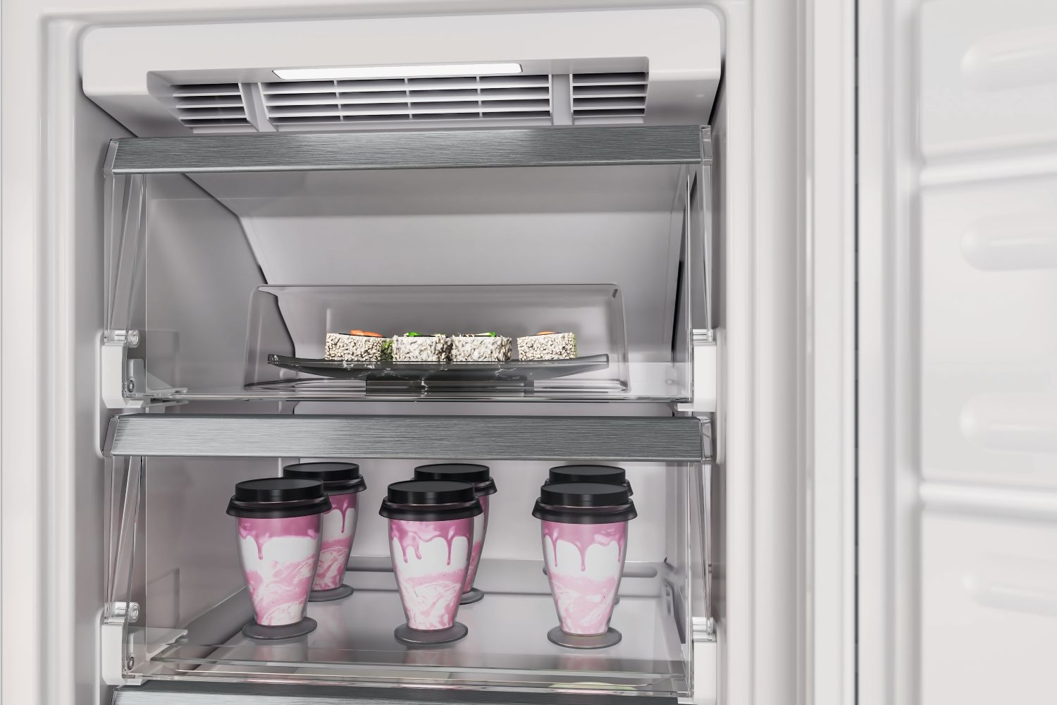 Un estante de refrigerador con sushi y vasos rosas.