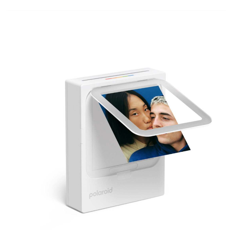 Ein weißer Polaroid-Drucker mit einem Bild von zwei Personen, die sich nähern.